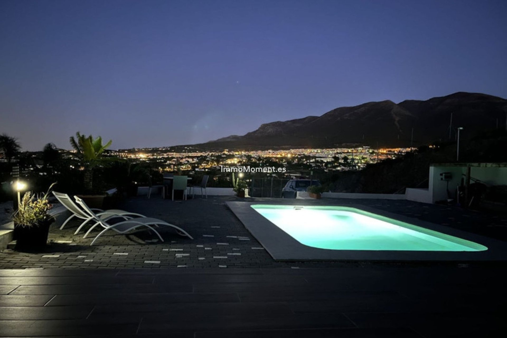 Resale - Villa - Inland  - Alhaurín el Grande Centro