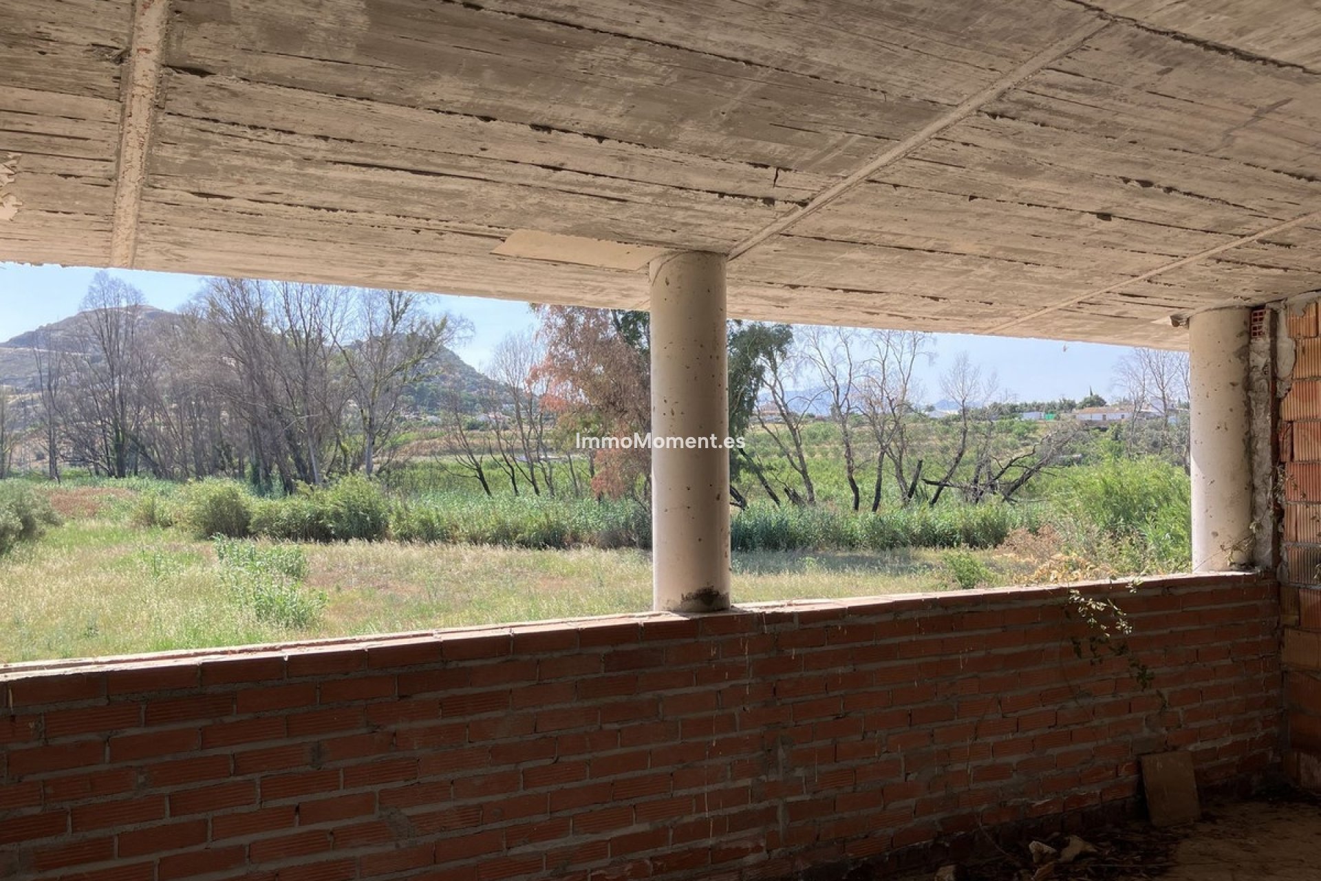 Resale - Villa - Inland  - Alhaurín el Grande Centro