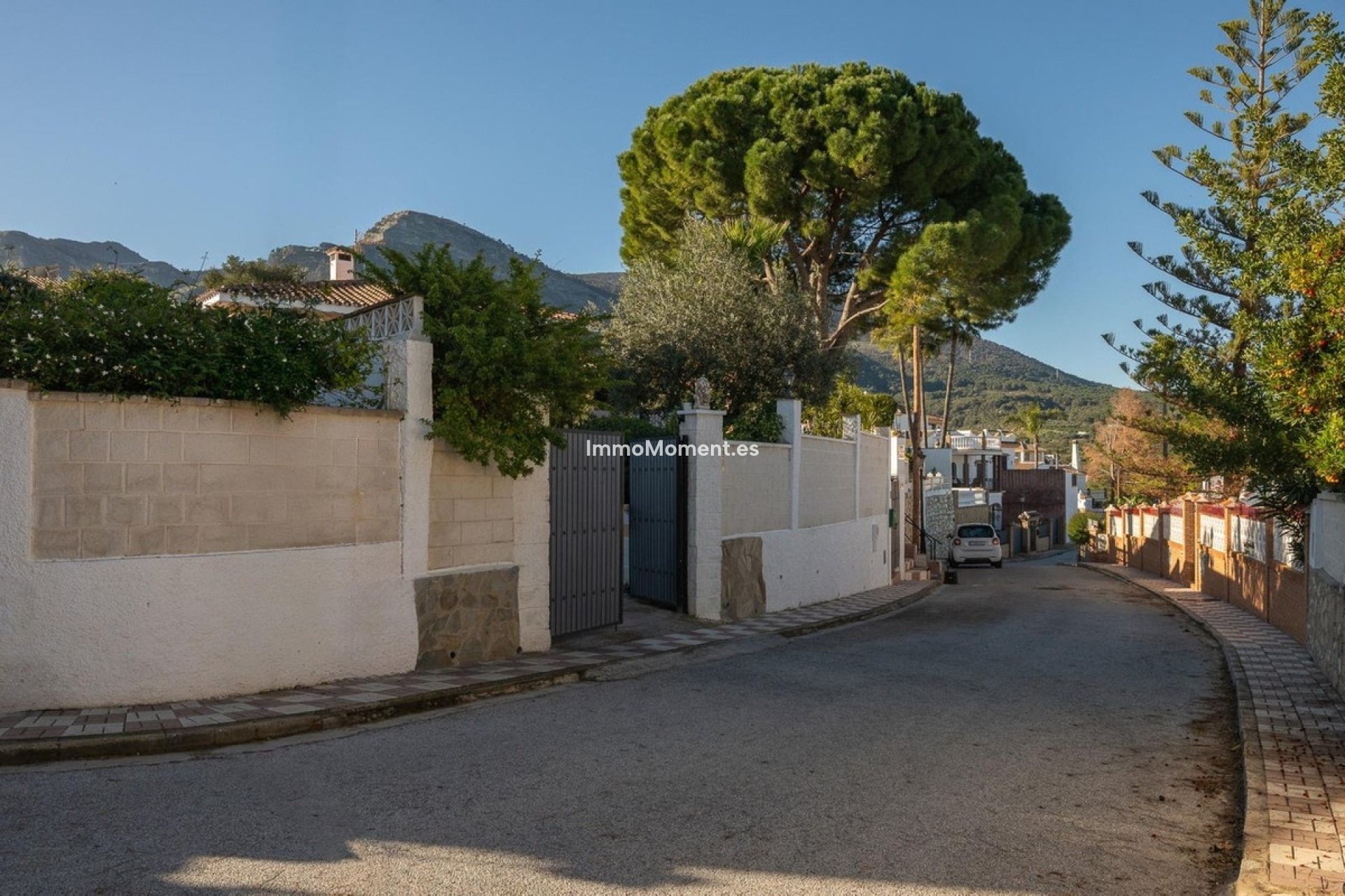 Resale - Villa - Inland  - Alhaurín el Grande Centro