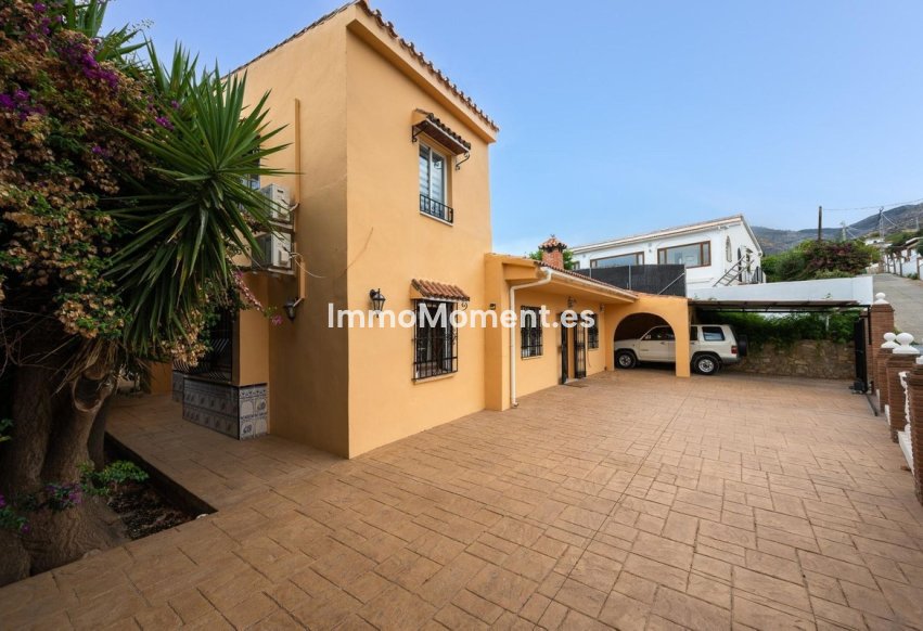 Resale - Villa - Inland  - Alhaurín el Grande Centro