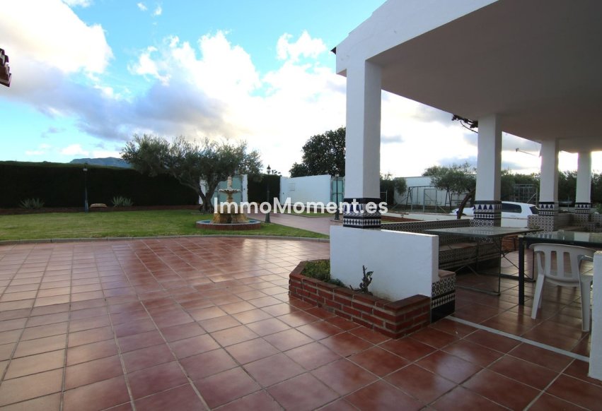 Resale - Villa - Inland  - Alhaurín el Grande Centro