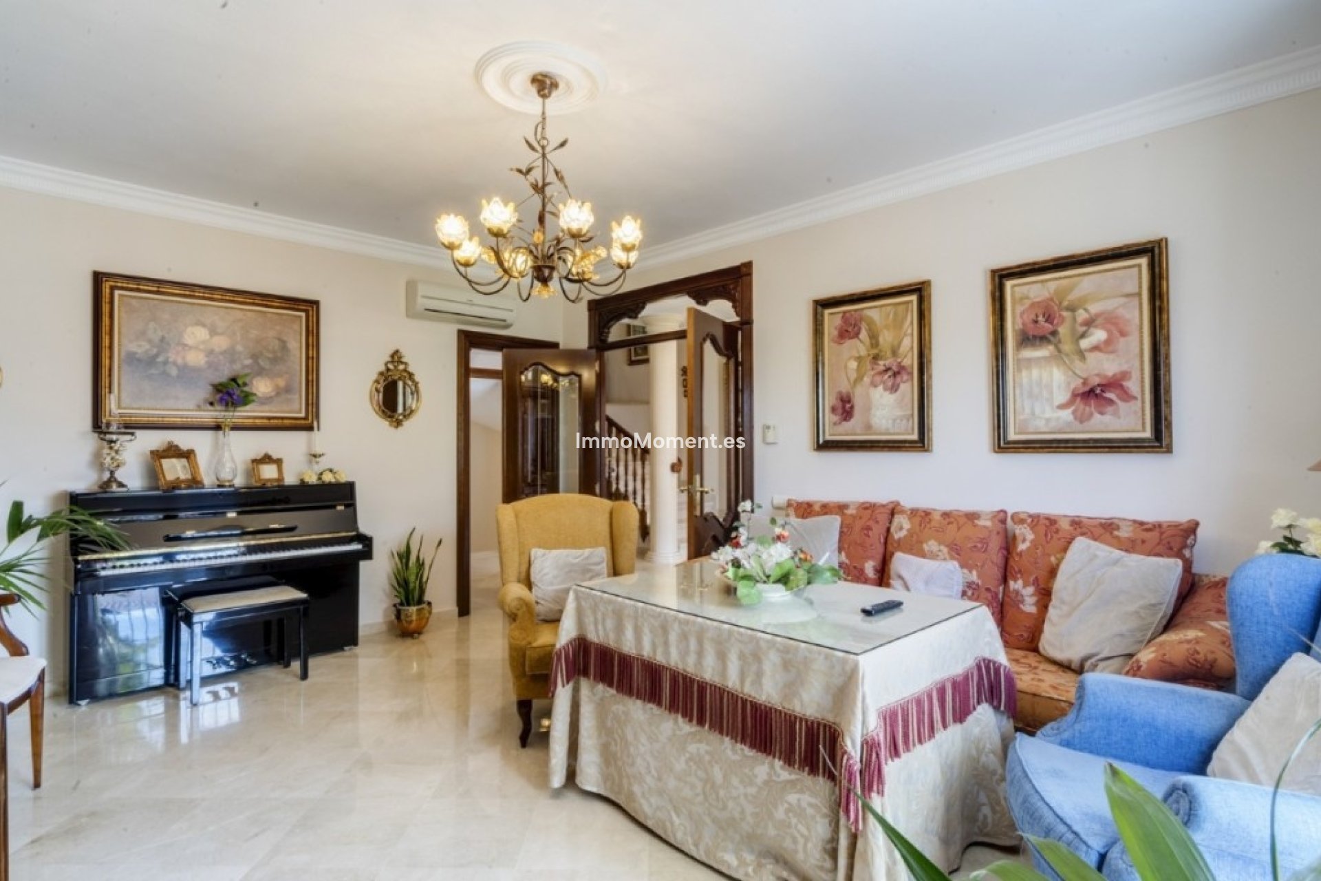 Resale - Villa - Inland  - Alhaurín el Grande Centro