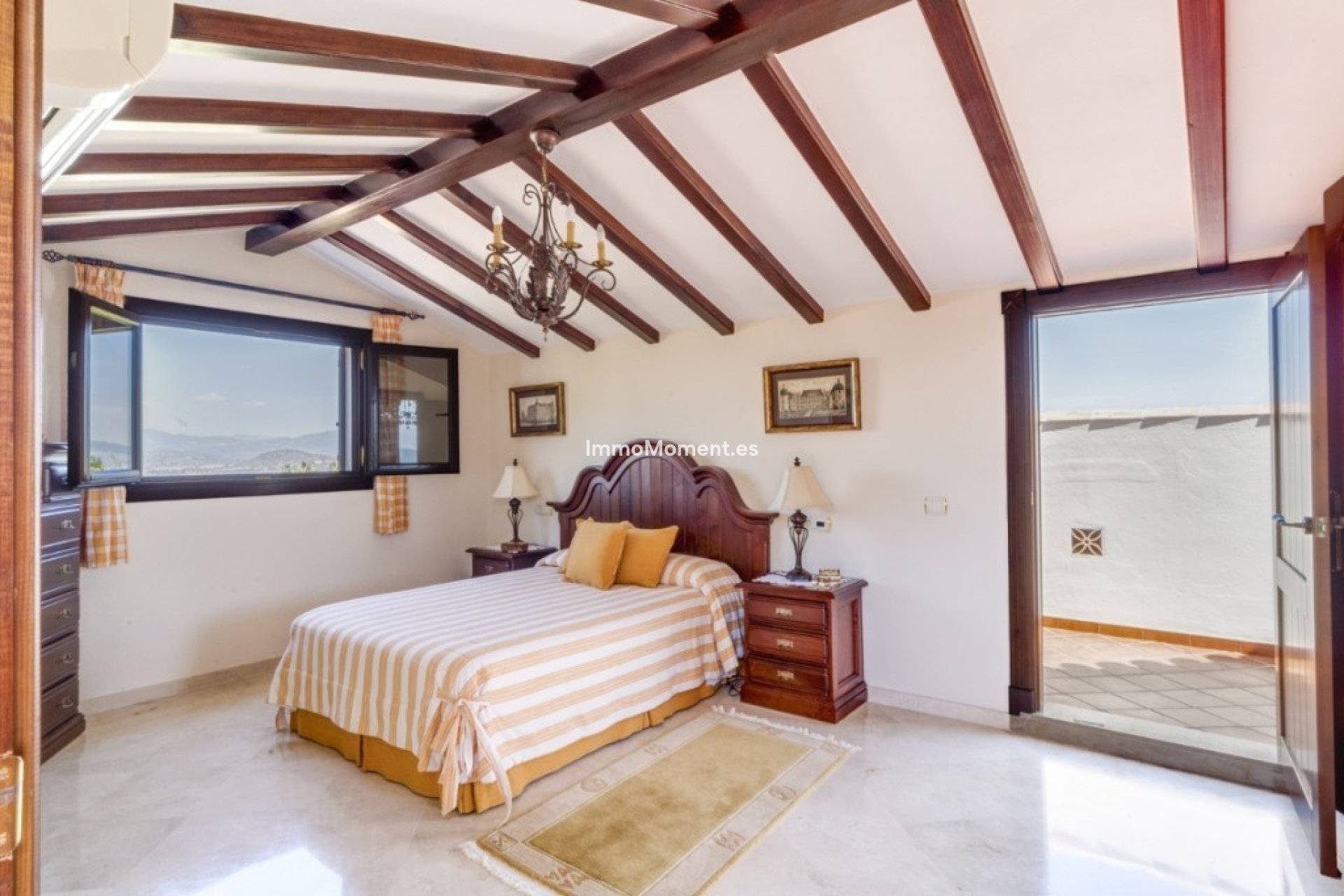 Resale - Villa - Inland  - Alhaurín el Grande Centro