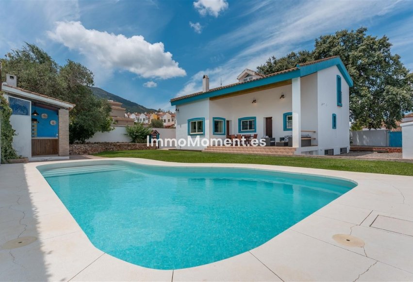 Resale - Villa - Inland  - Alhaurín el Grande Centro