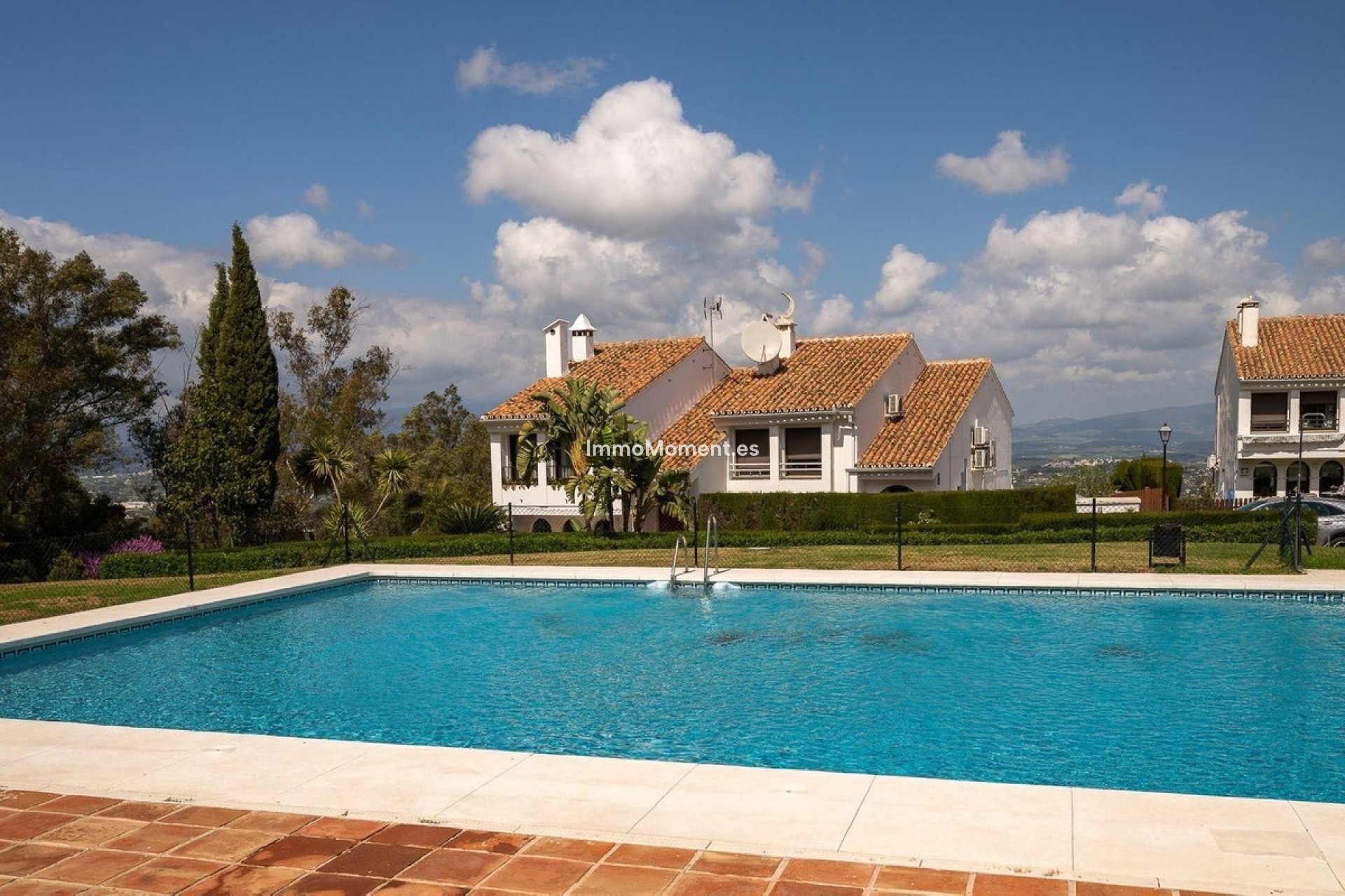 Resale - Villa - Inland  - Alhaurín el Grande Centro