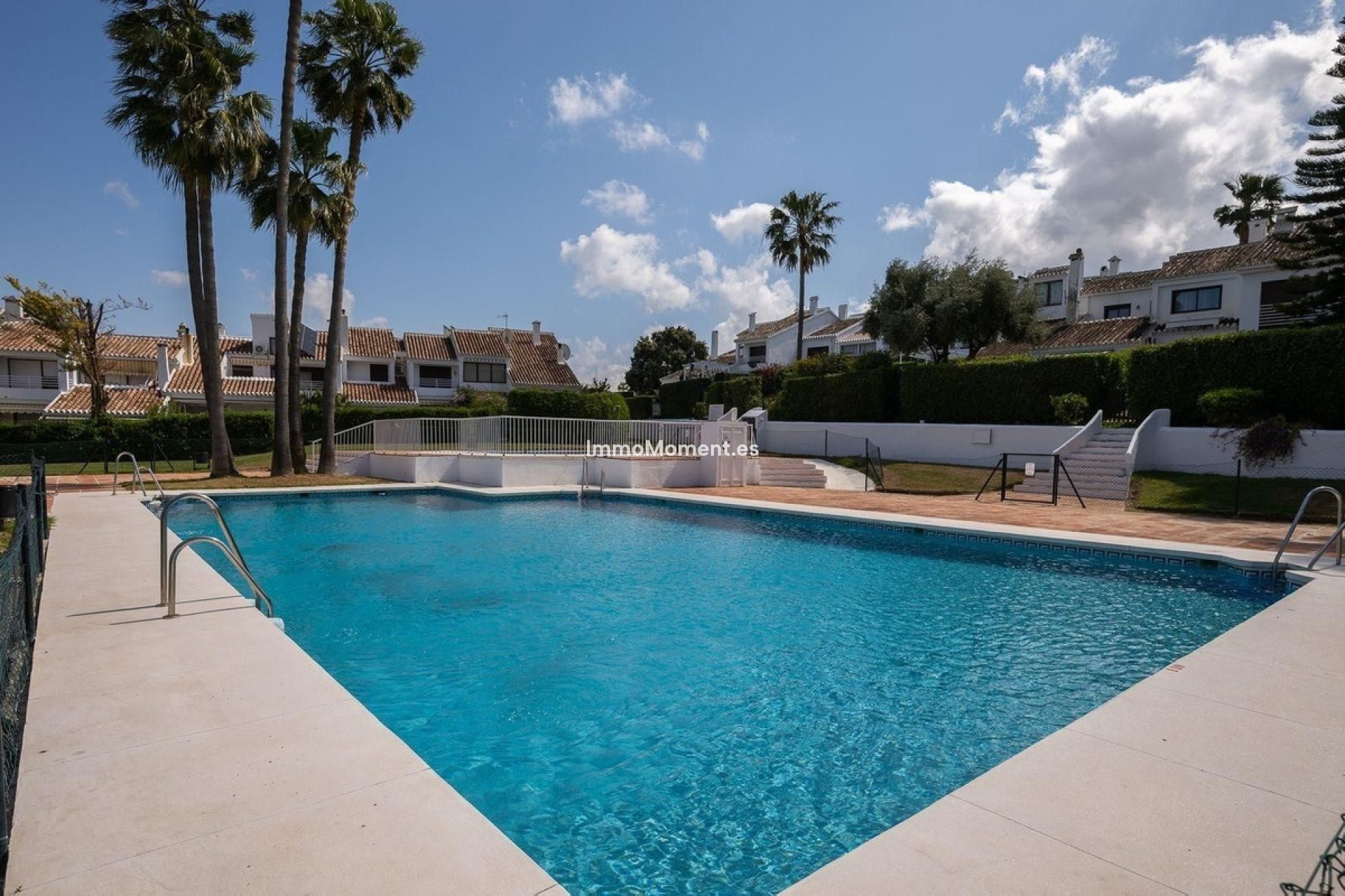 Resale - Villa - Inland  - Alhaurín el Grande Centro