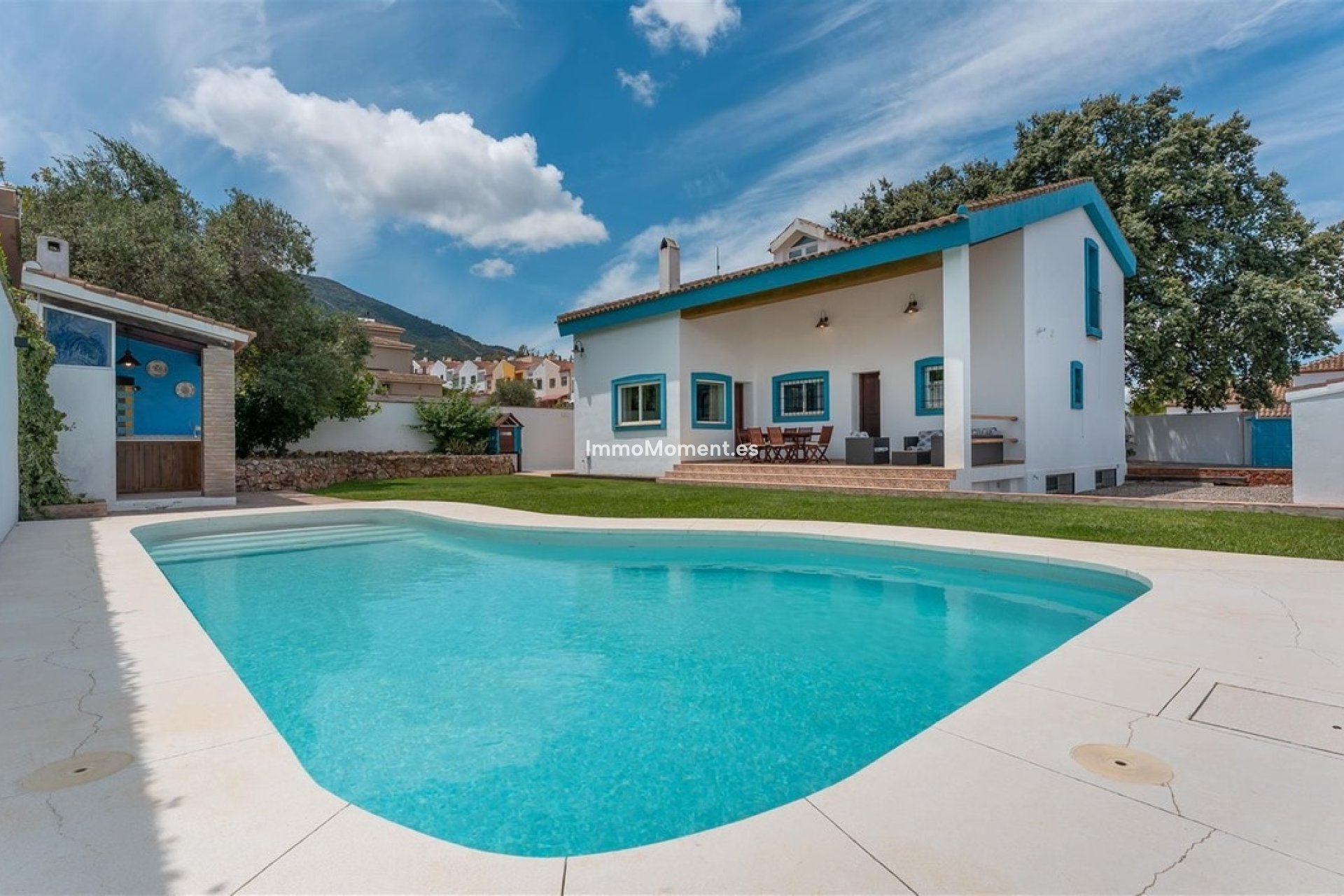 Resale - Villa - Inland  - Alhaurín el Grande Centro