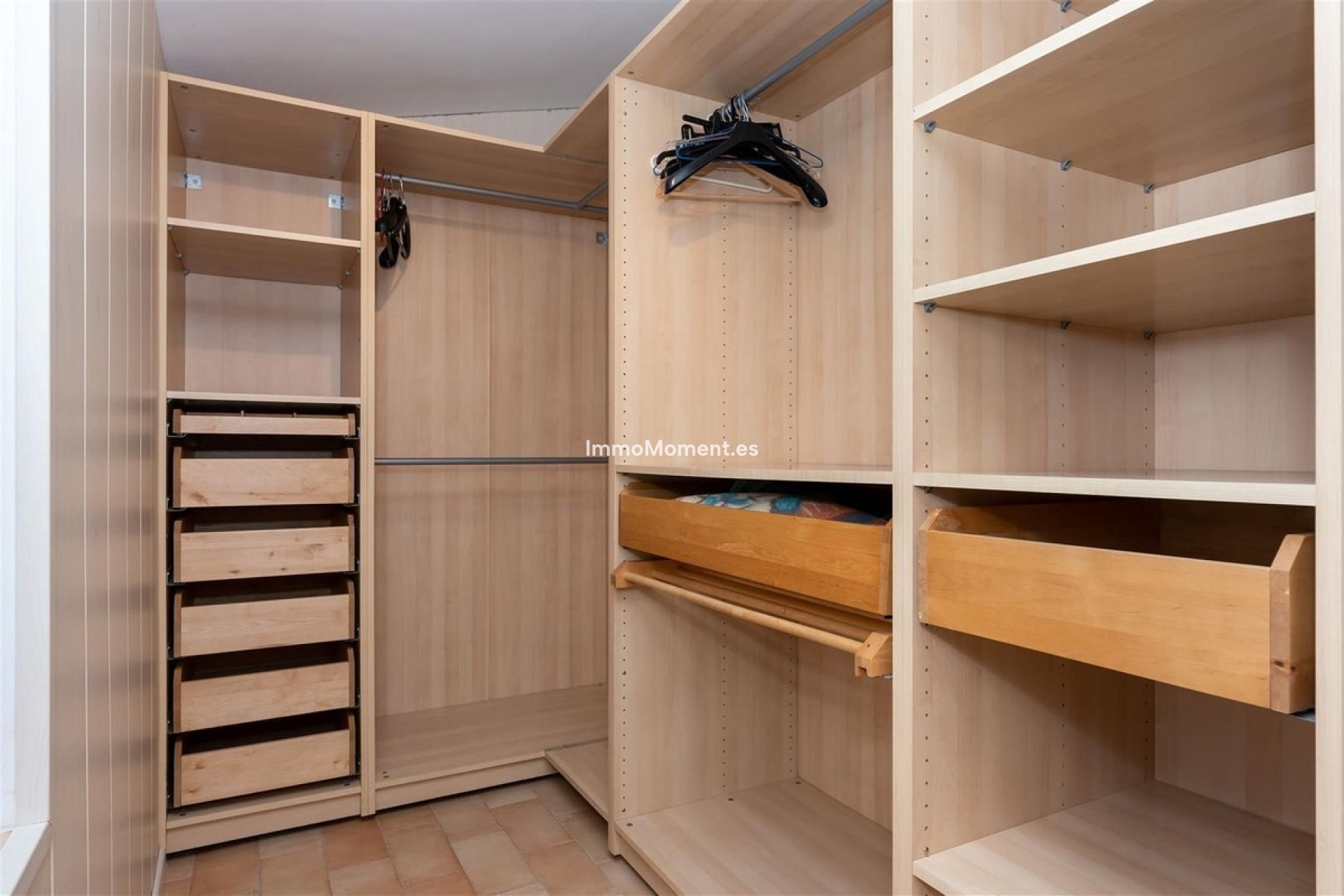 Resale - Villa - Inland  - Alhaurín el Grande Centro