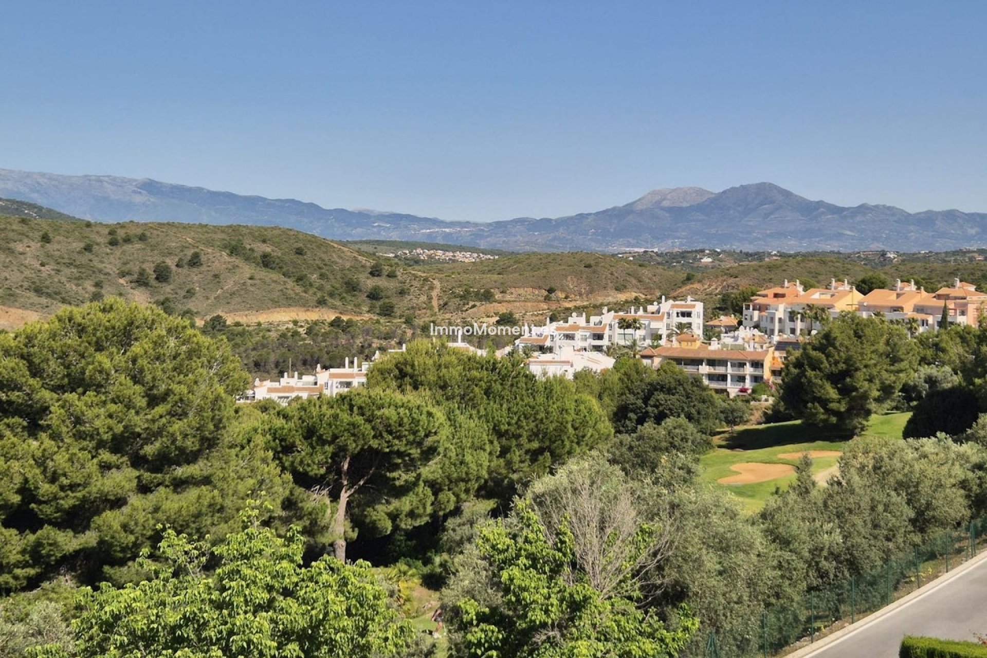 Resale - Villa - Inland  - Alhaurín Golf