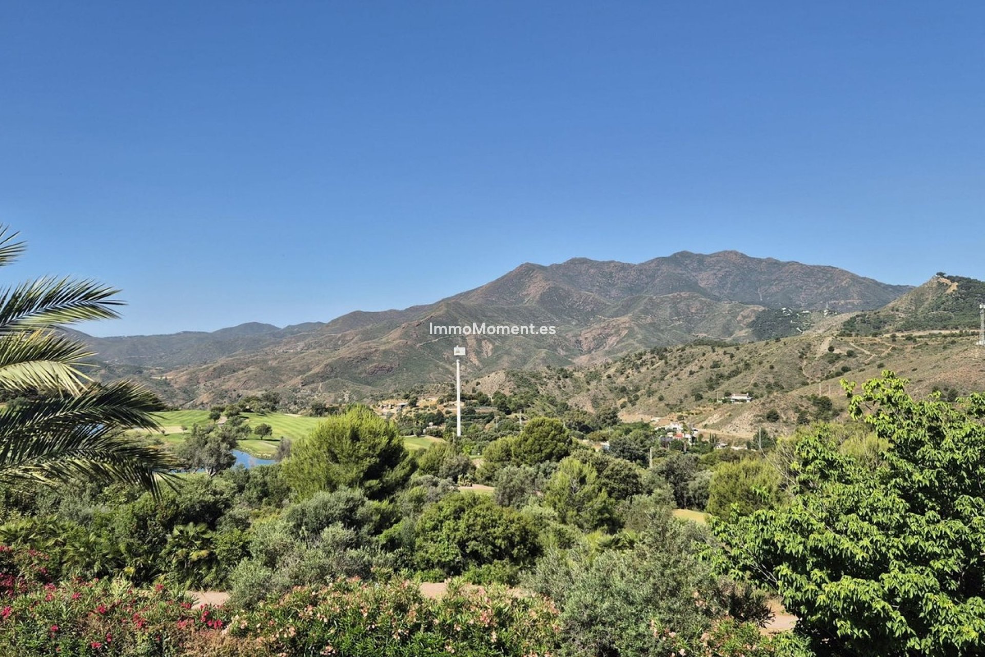 Resale - Villa - Inland  - Alhaurín Golf