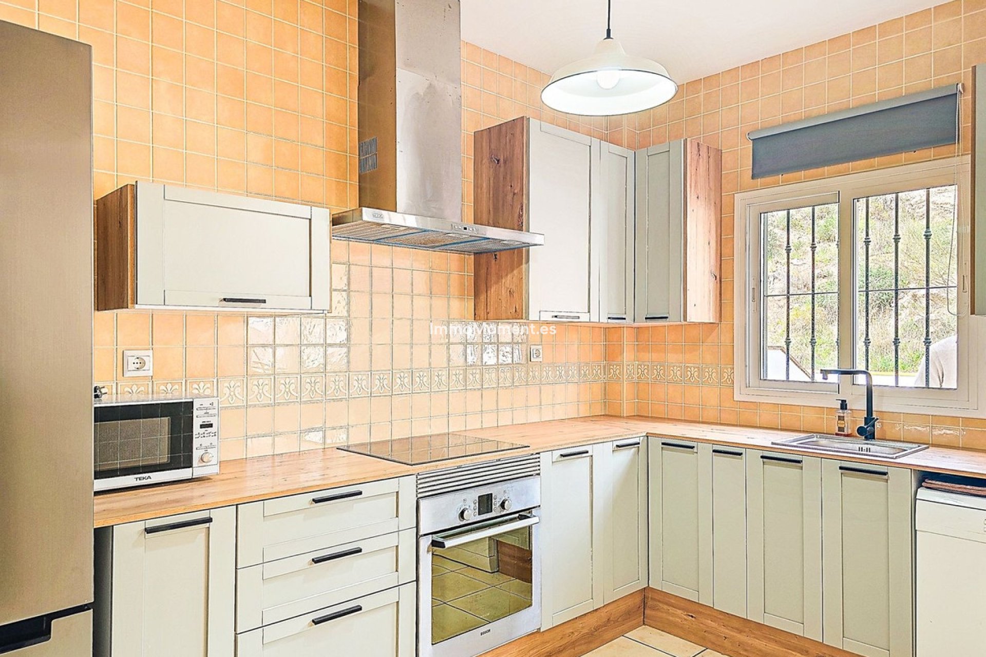 Resale - Villa - Inland  - Almogía