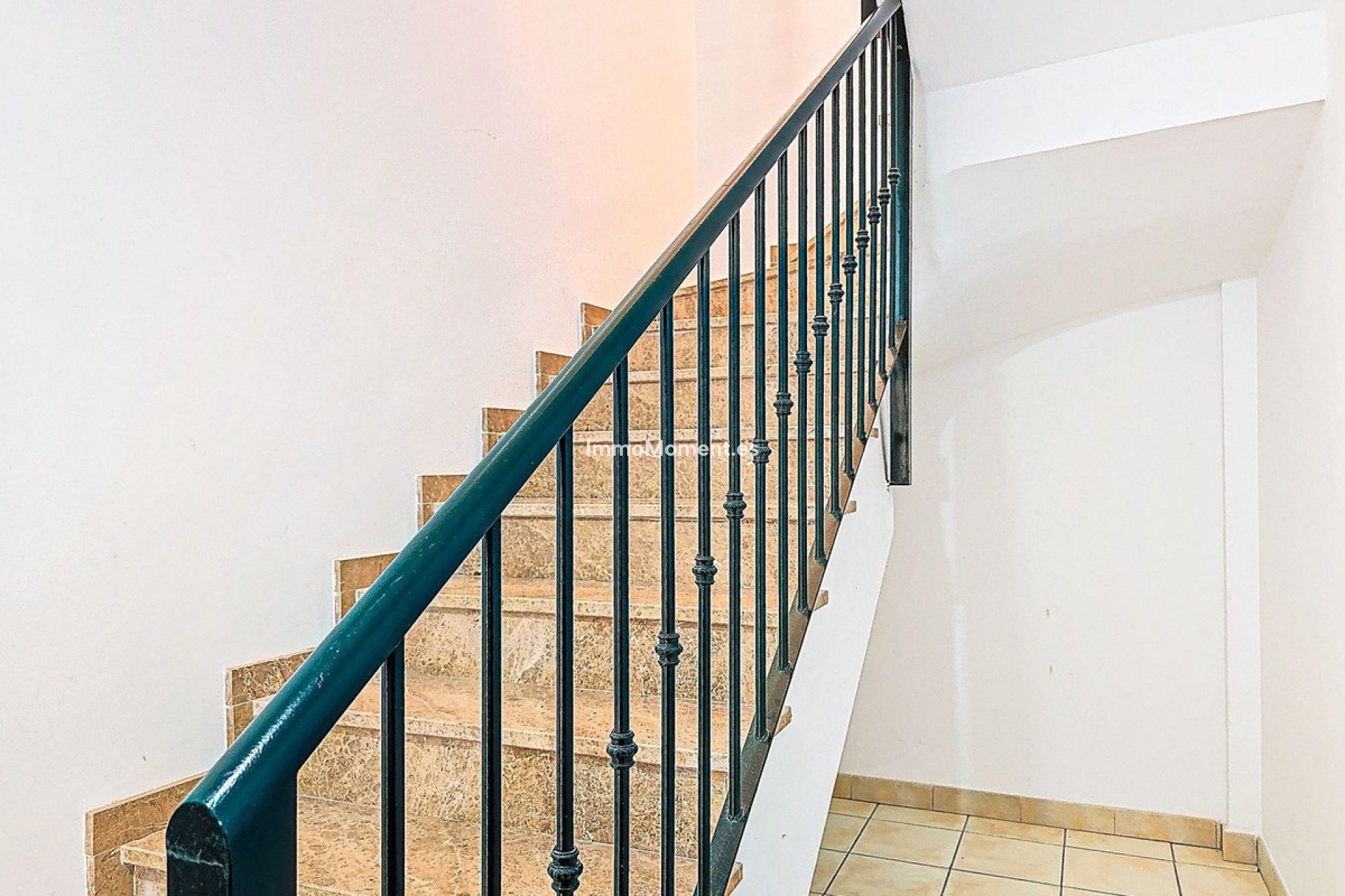 Resale - Villa - Inland  - Almogía