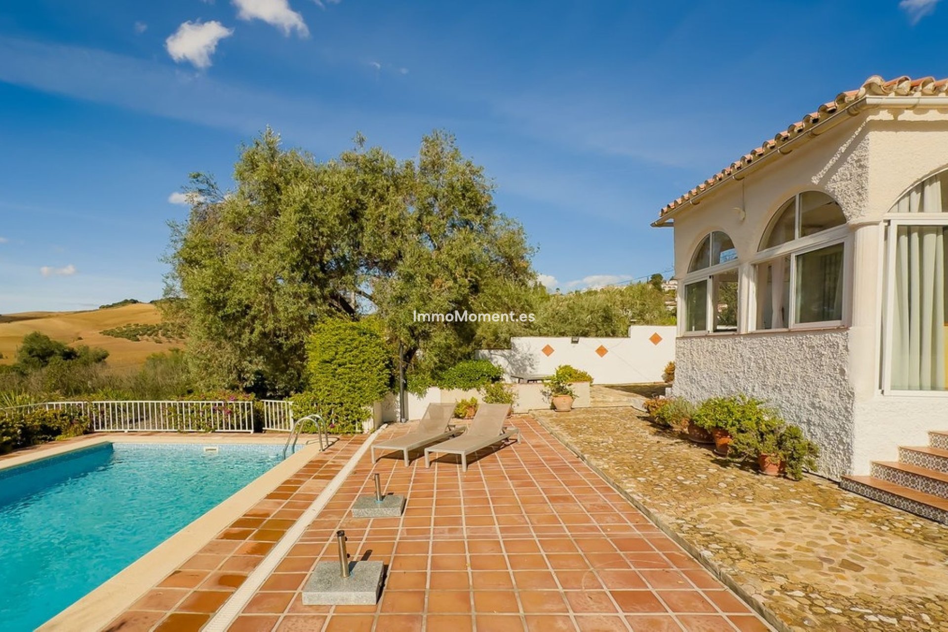 Resale - Villa - Inland  - Almogía