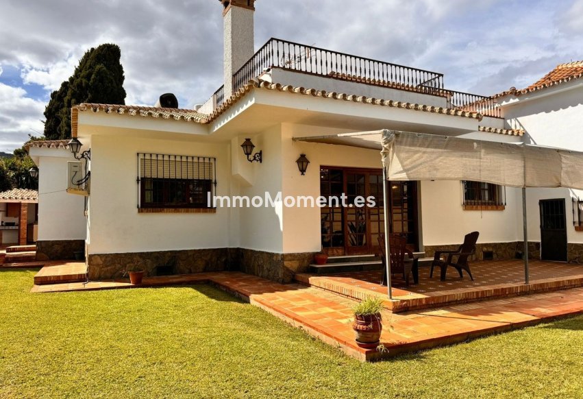 Resale - Villa - Inland  - Churriana