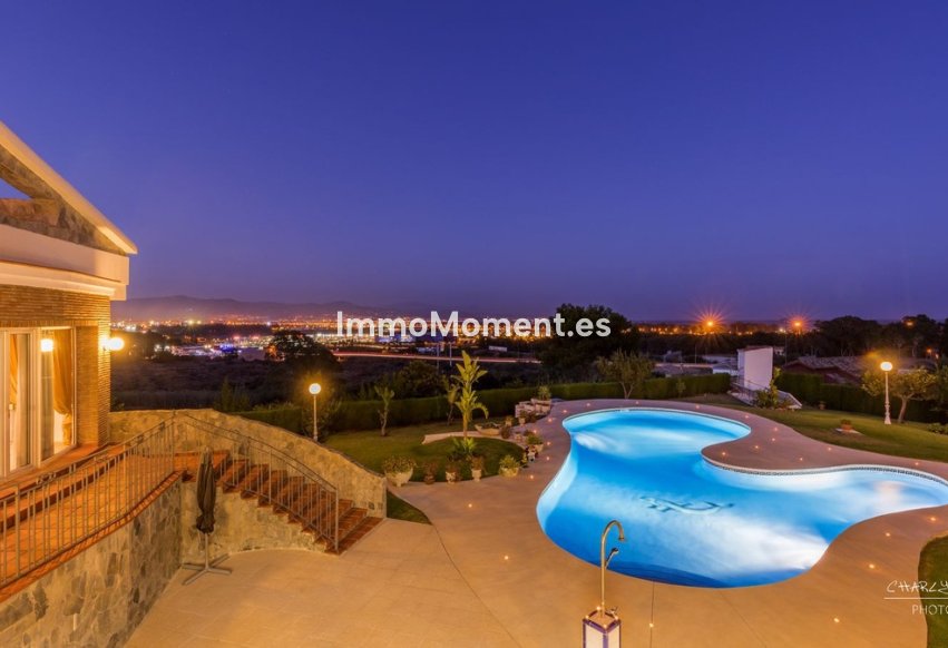 Resale - Villa - Inland  - Churriana