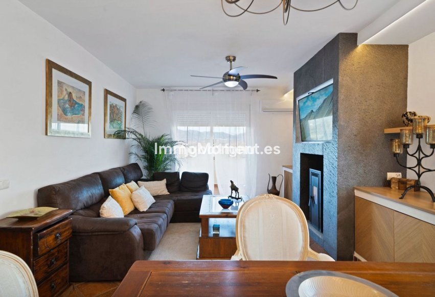 Resale - Villa - Inland  - Coín