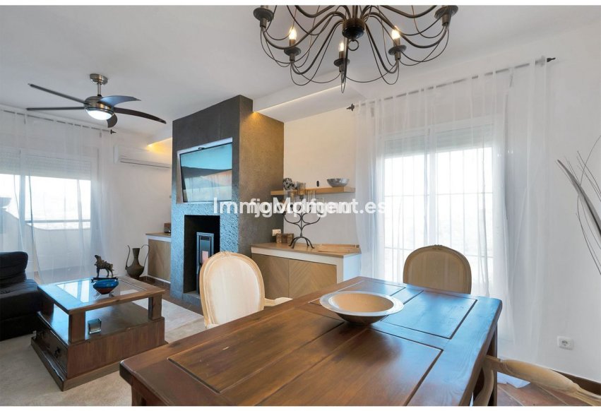 Resale - Villa - Inland  - Coín