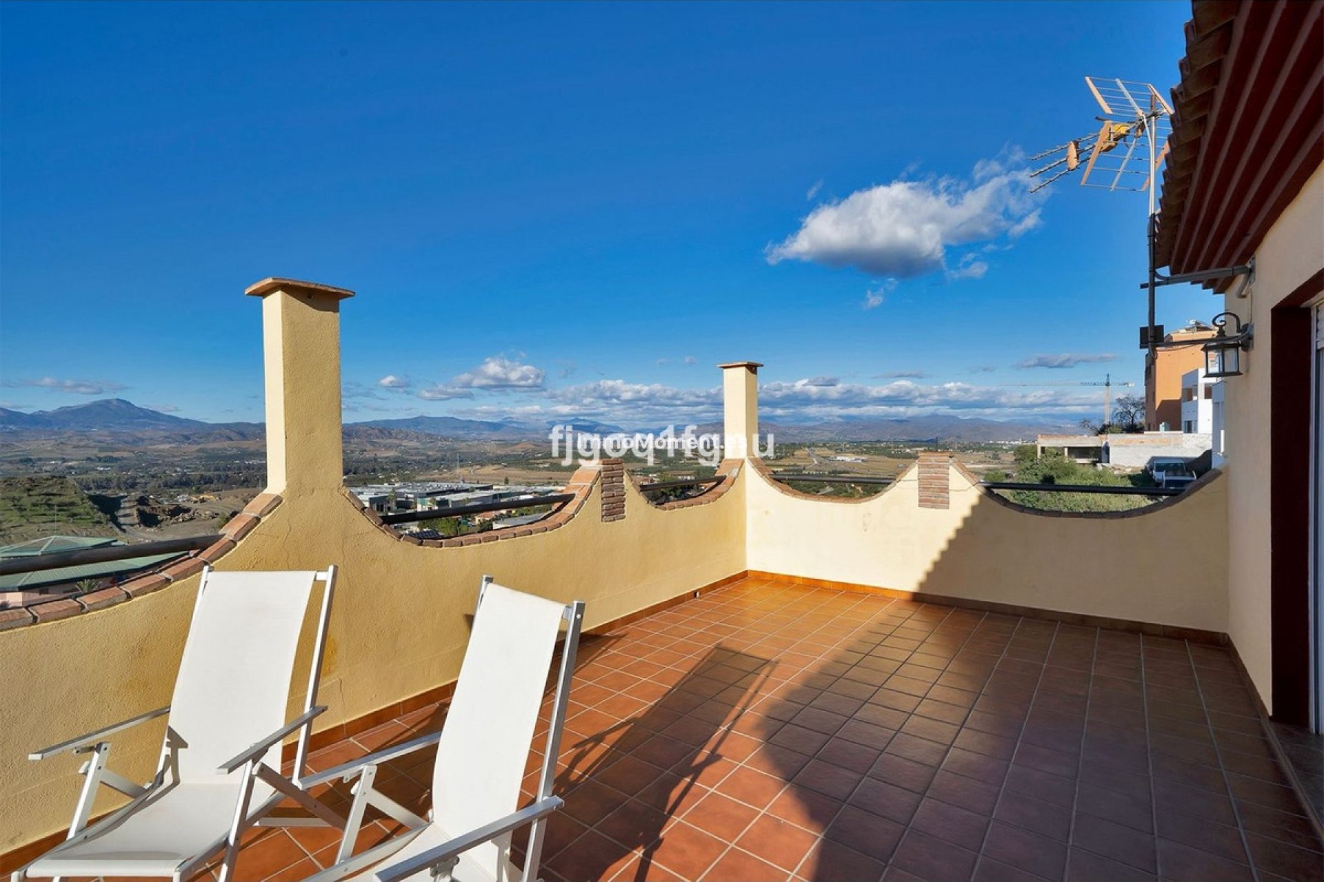 Resale - Villa - Inland  - Coín
