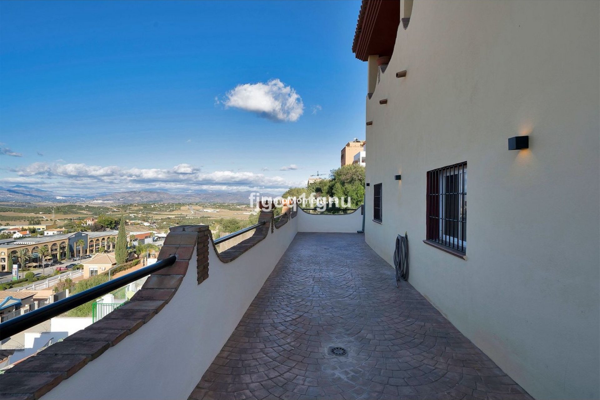 Resale - Villa - Inland  - Coín