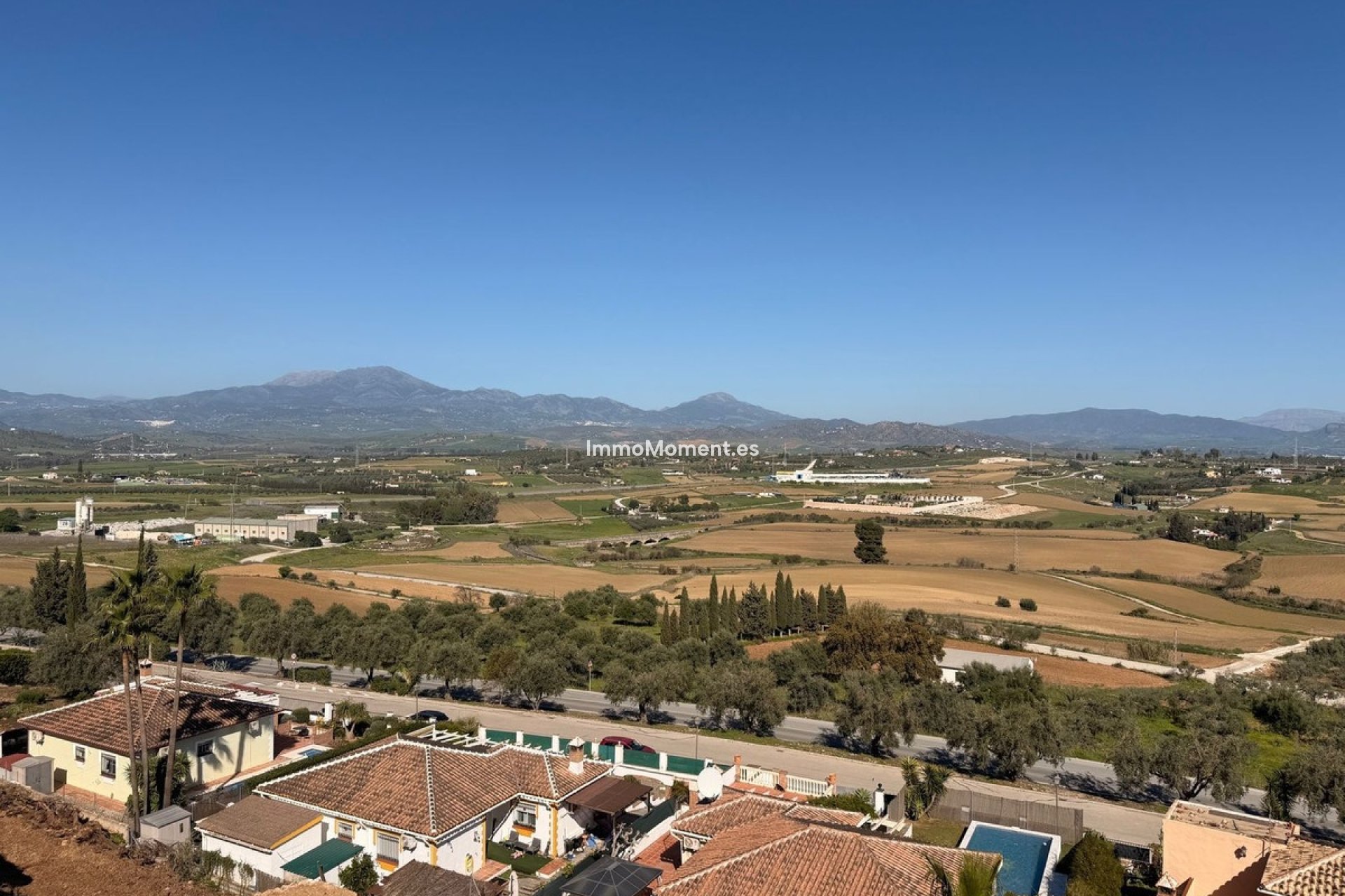 Resale - Villa - Inland  - Coín