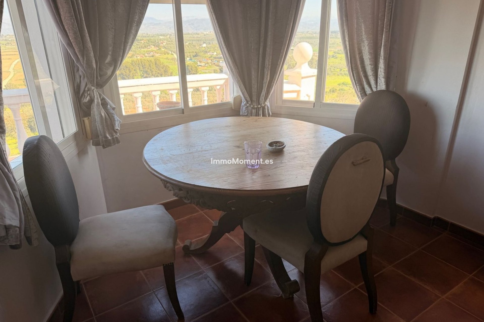 Resale - Villa - Inland  - Coín