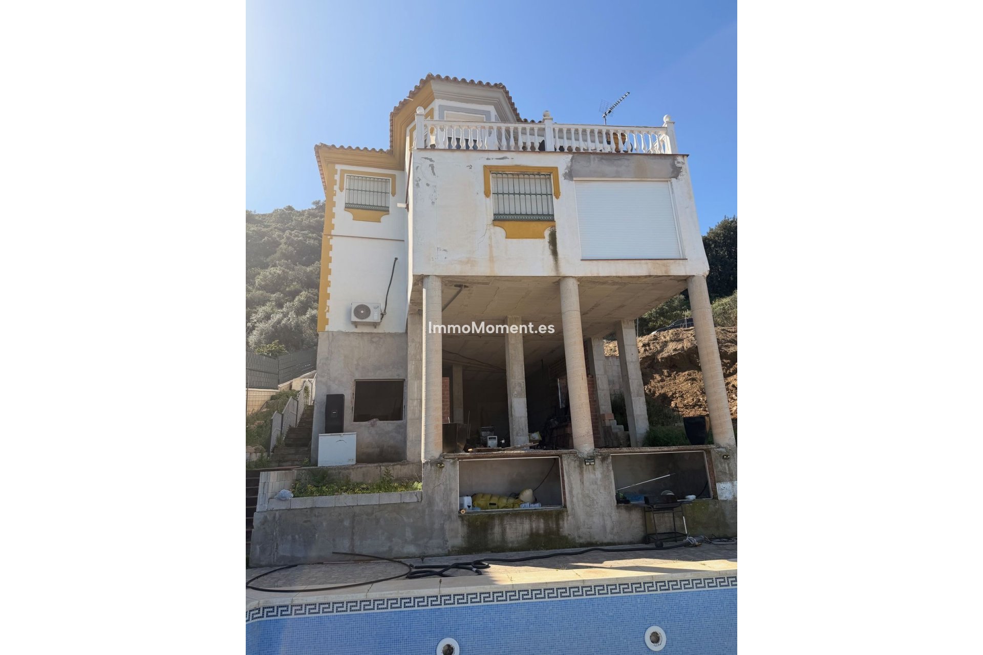 Resale - Villa - Inland  - Coín