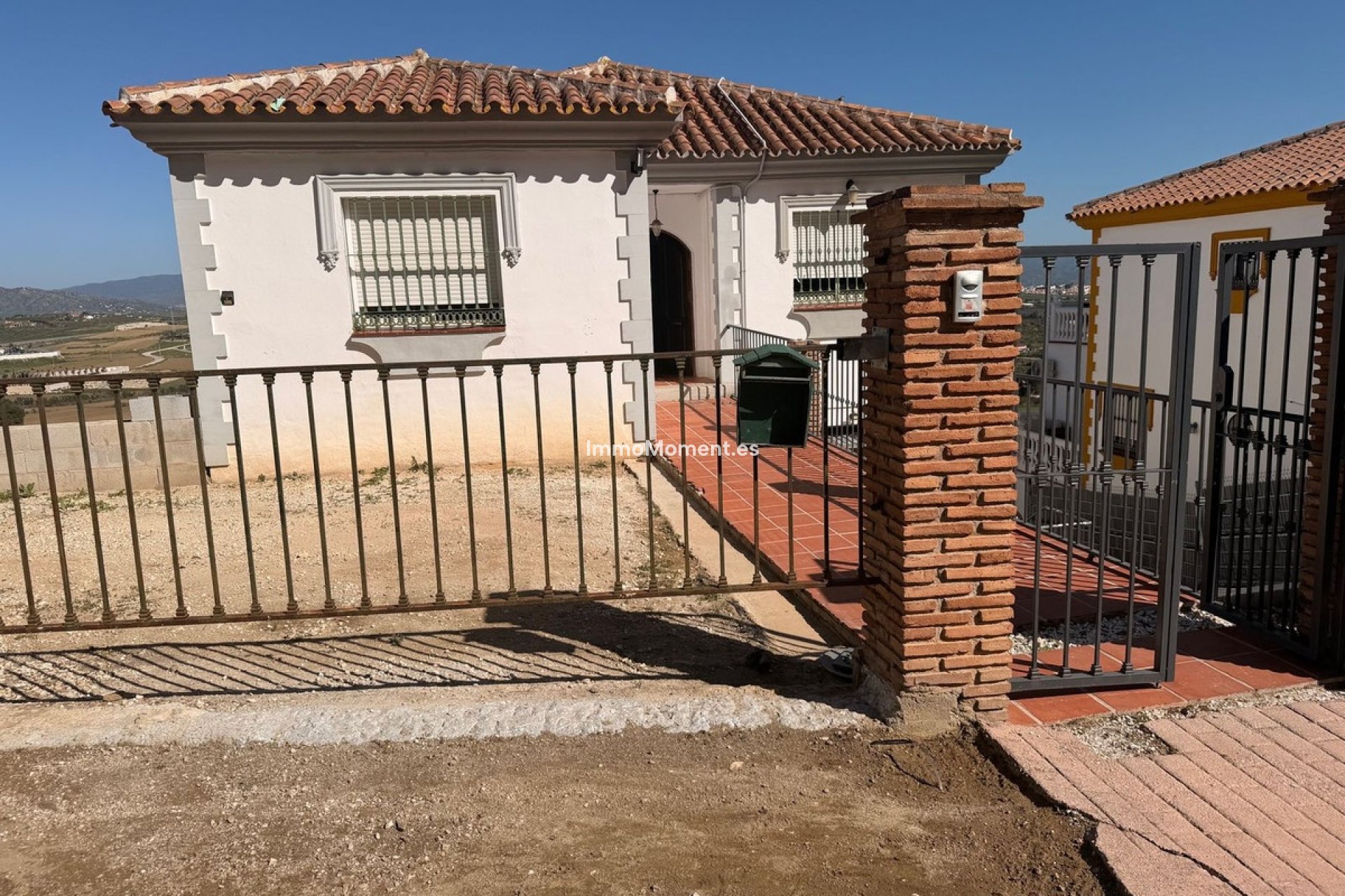Resale - Villa - Inland  - Coín
