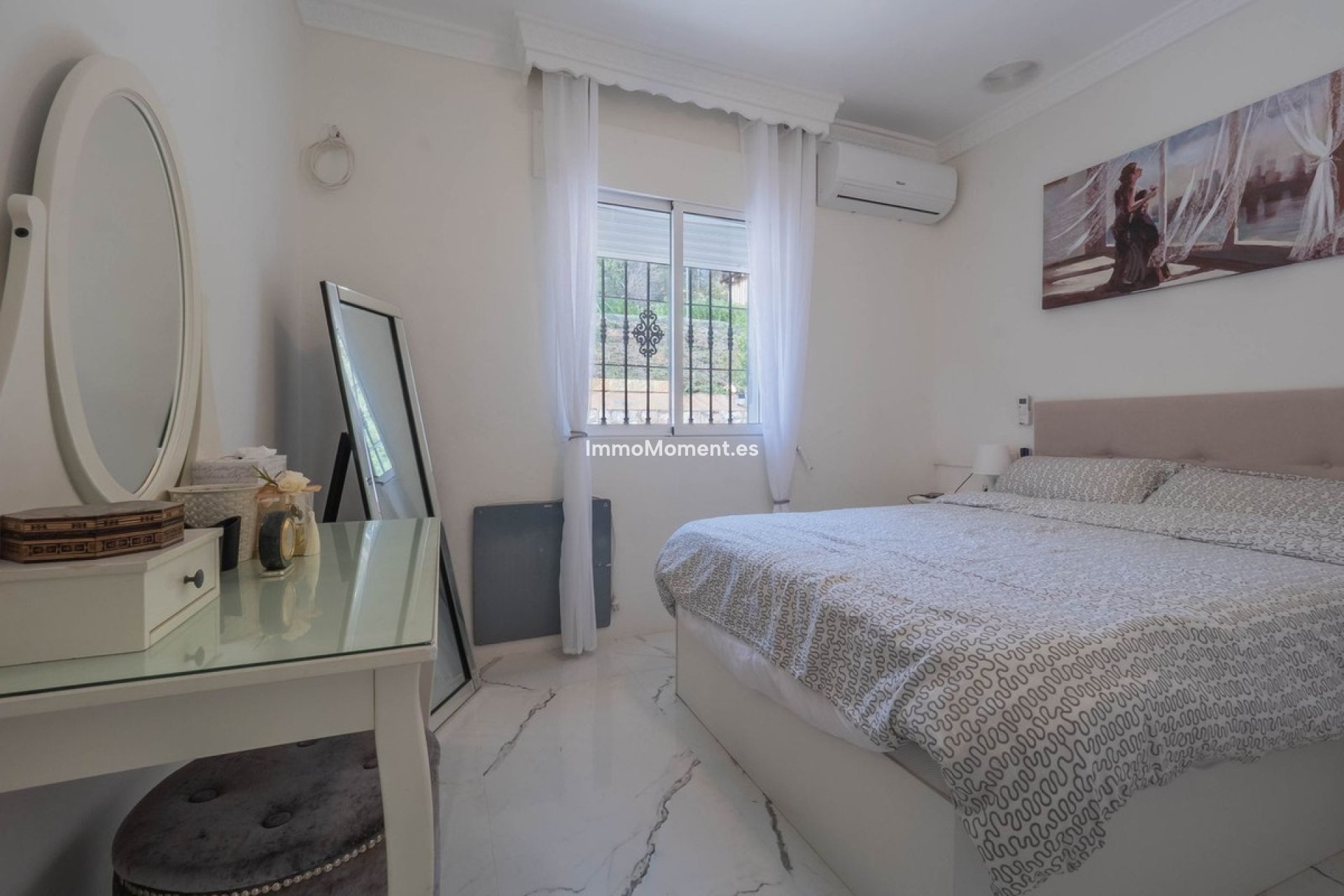 Resale - Villa - Inland  - Coín