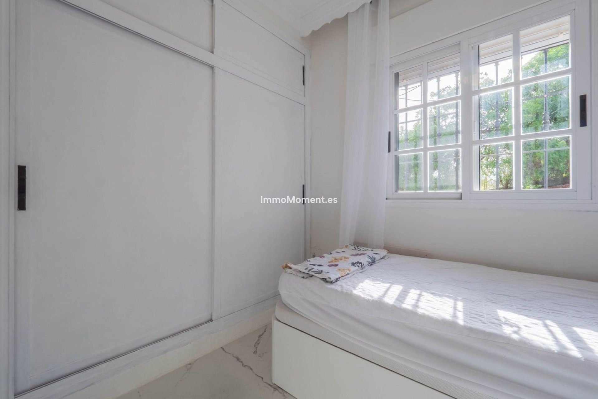 Resale - Villa - Inland  - Coín