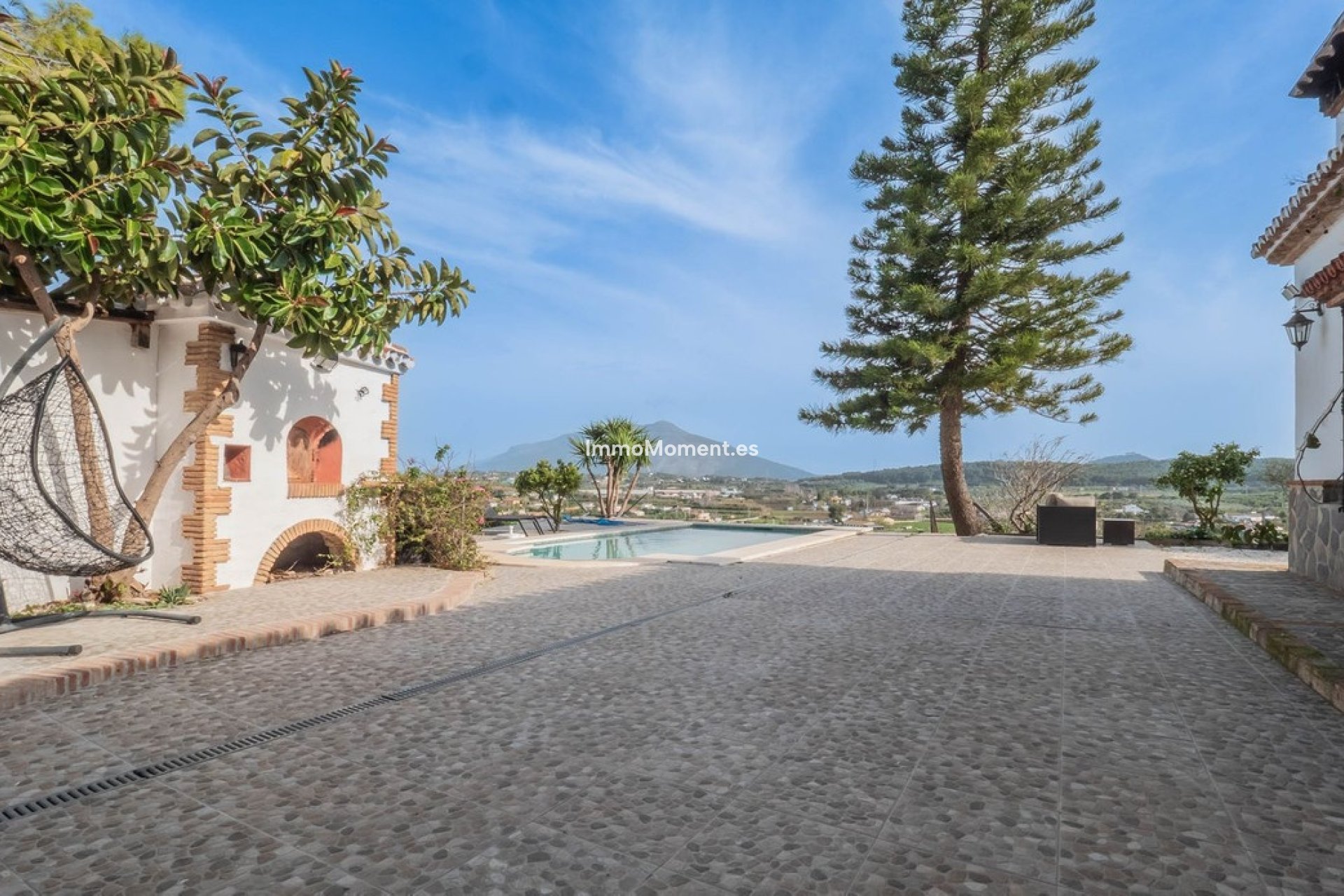 Resale - Villa - Inland  - Coín