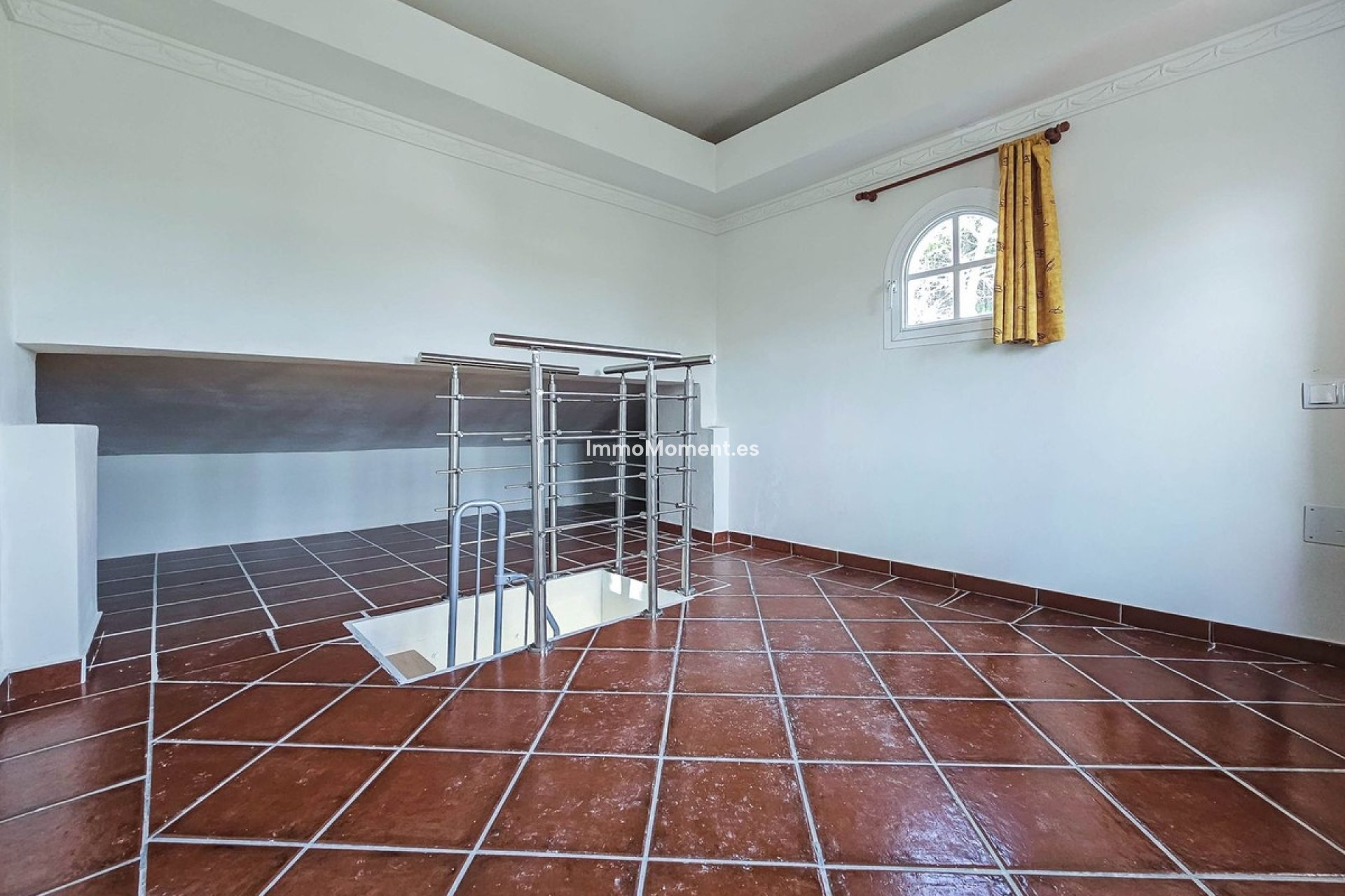 Resale - Villa - Inland  - Coín