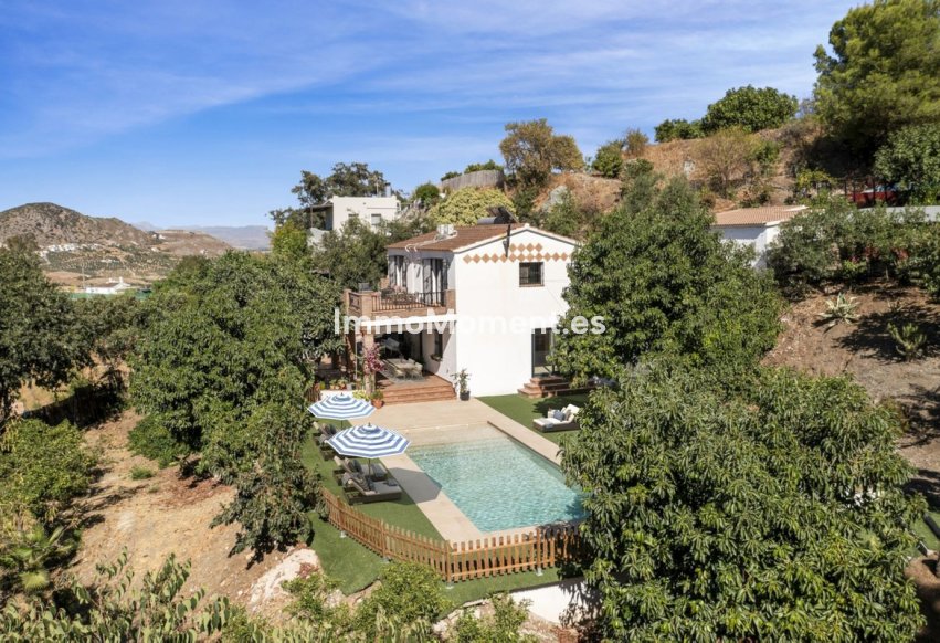 Resale - Villa - Inland  - Coín