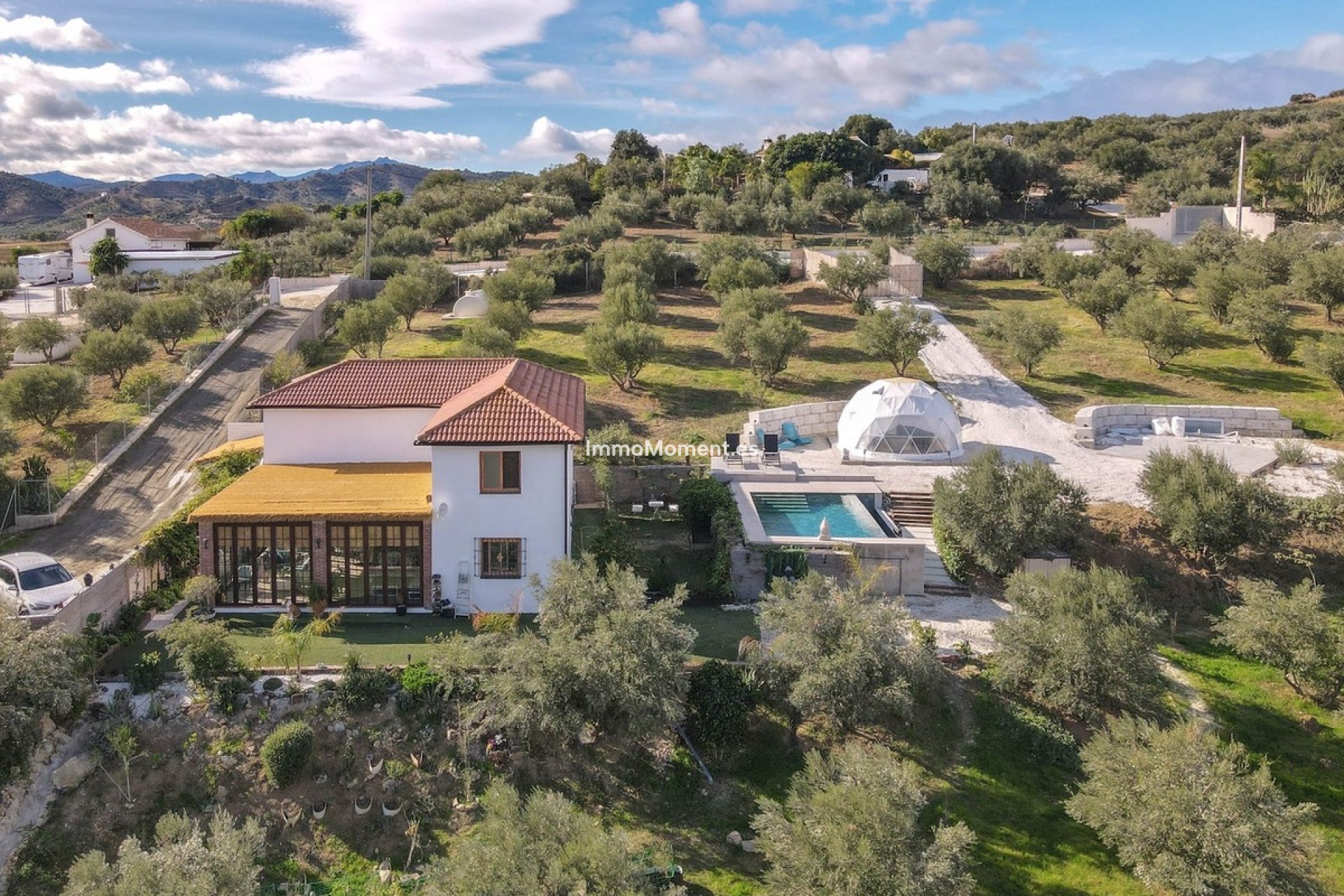 Resale - Villa - Inland  - Coín