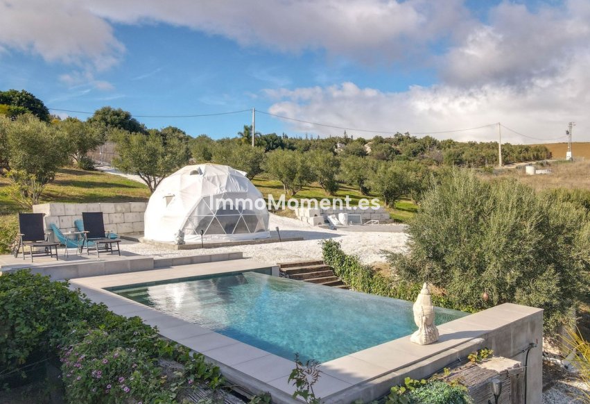 Resale - Villa - Inland  - Coín