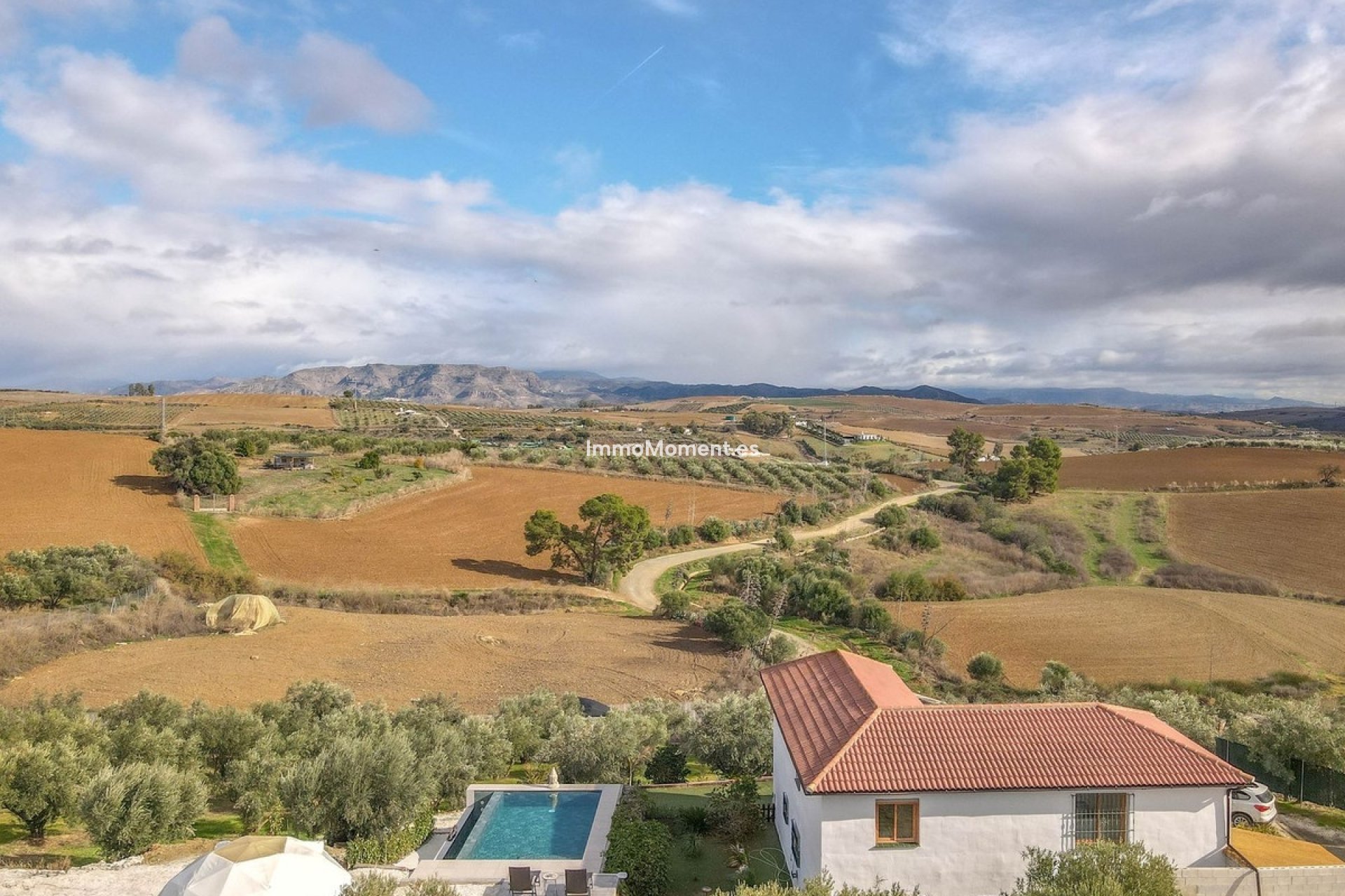 Resale - Villa - Inland  - Coín