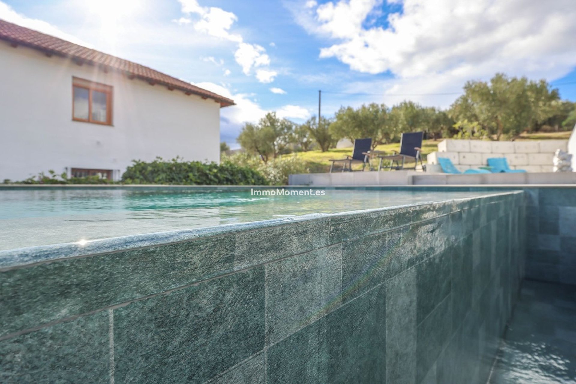 Resale - Villa - Inland  - Coín