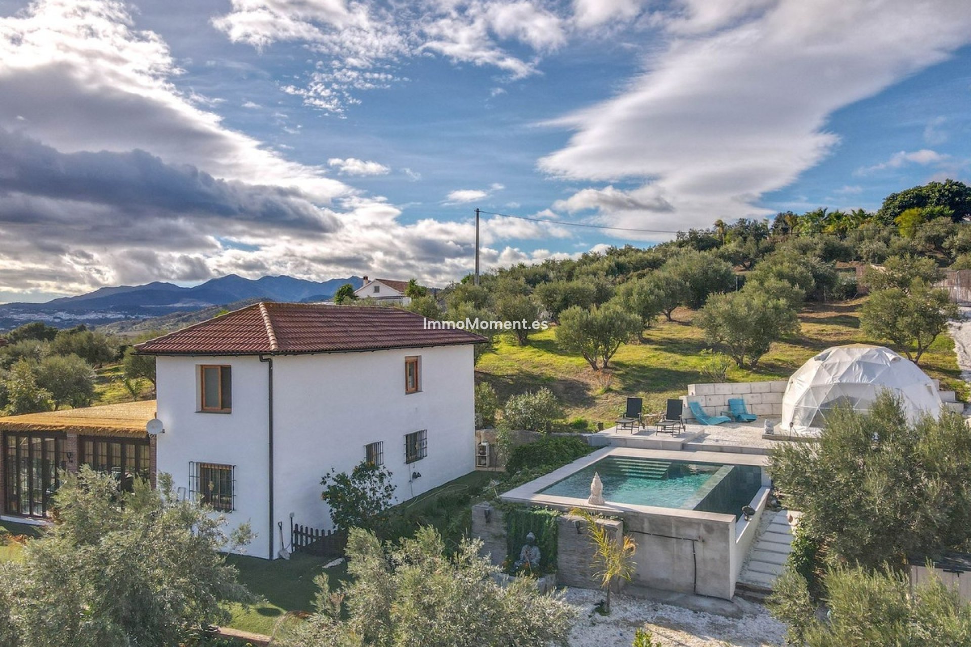 Resale - Villa - Inland  - Coín
