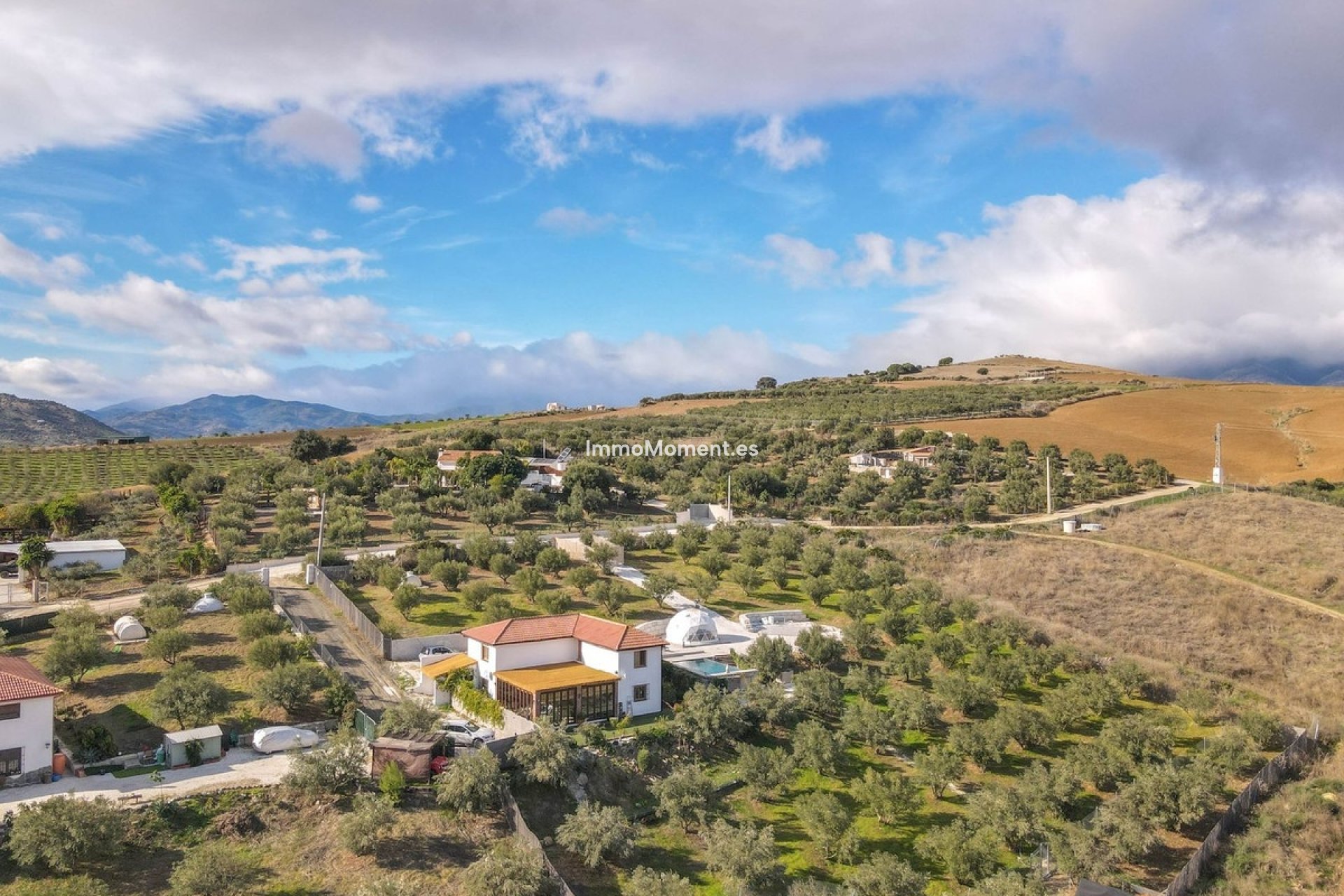 Resale - Villa - Inland  - Coín