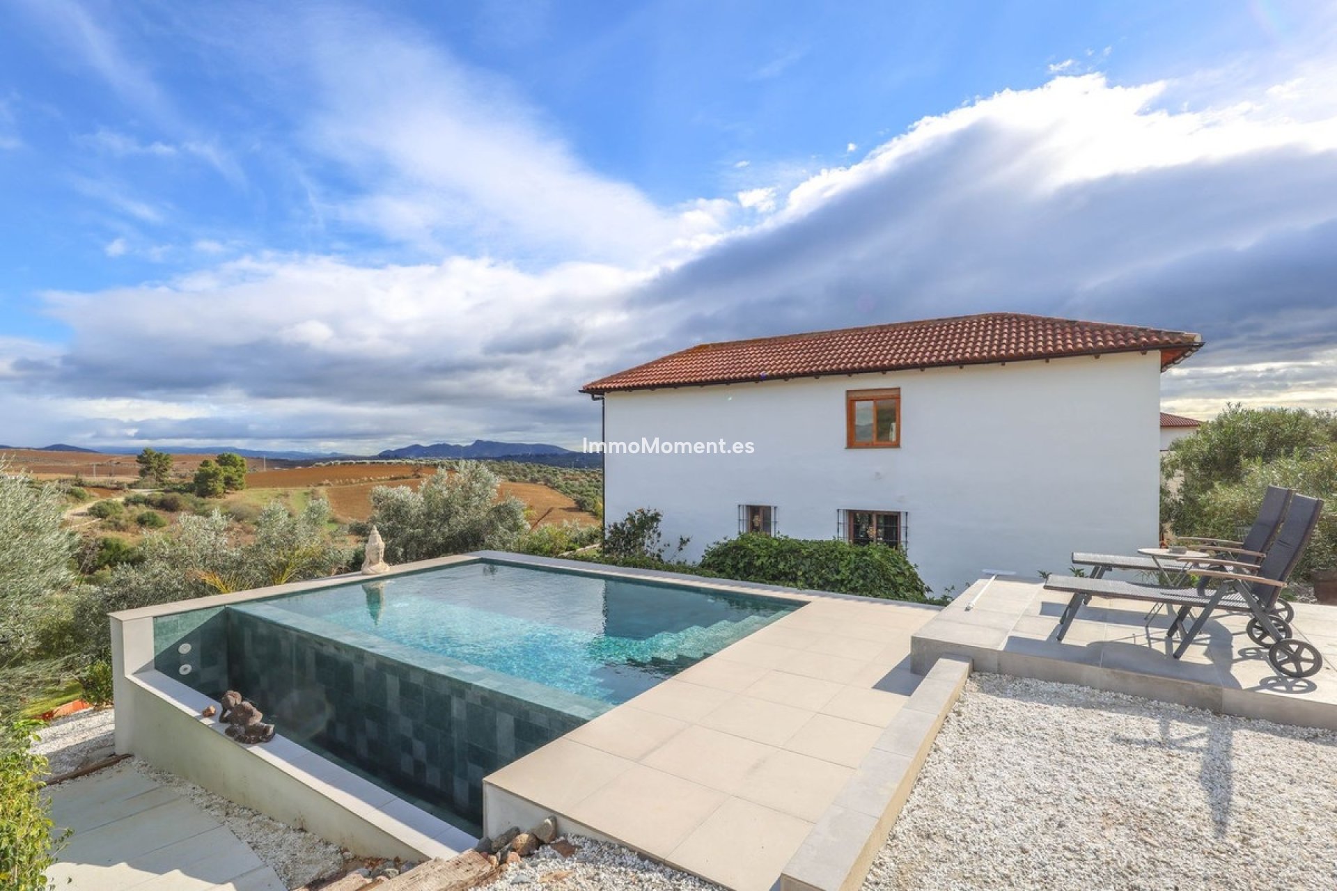 Resale - Villa - Inland  - Coín