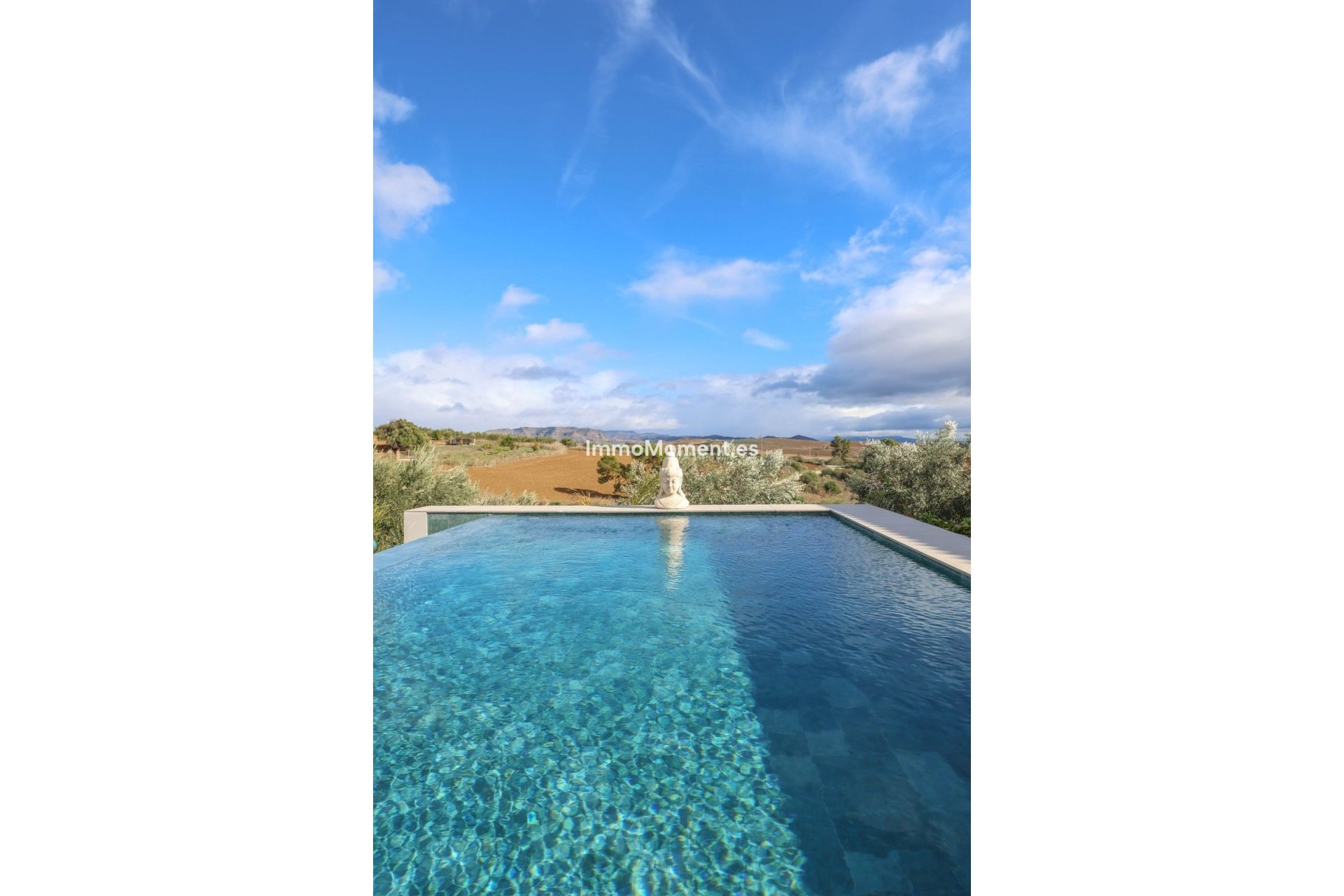 Resale - Villa - Inland  - Coín