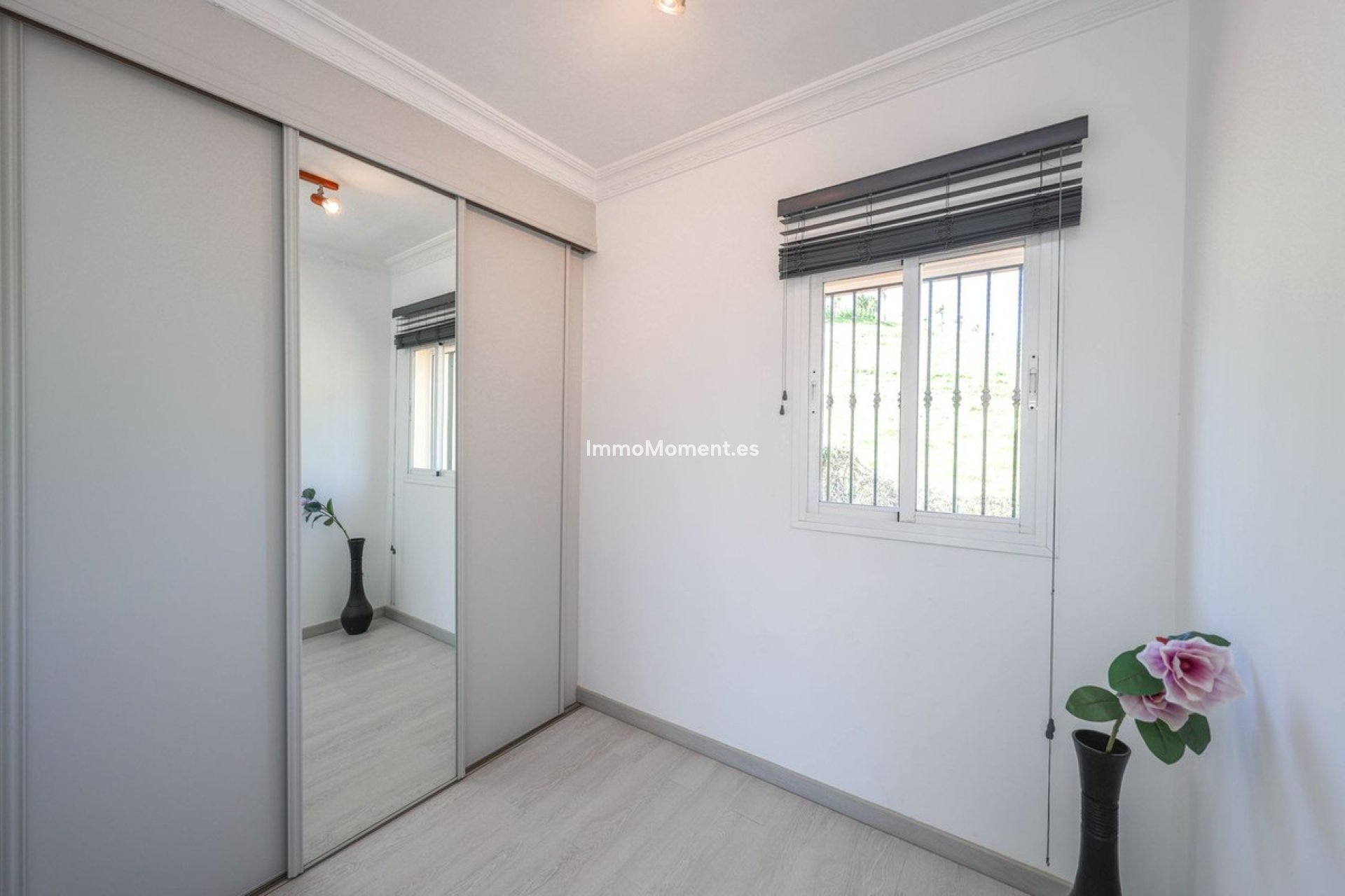 Resale - Villa - Inland  - Coín