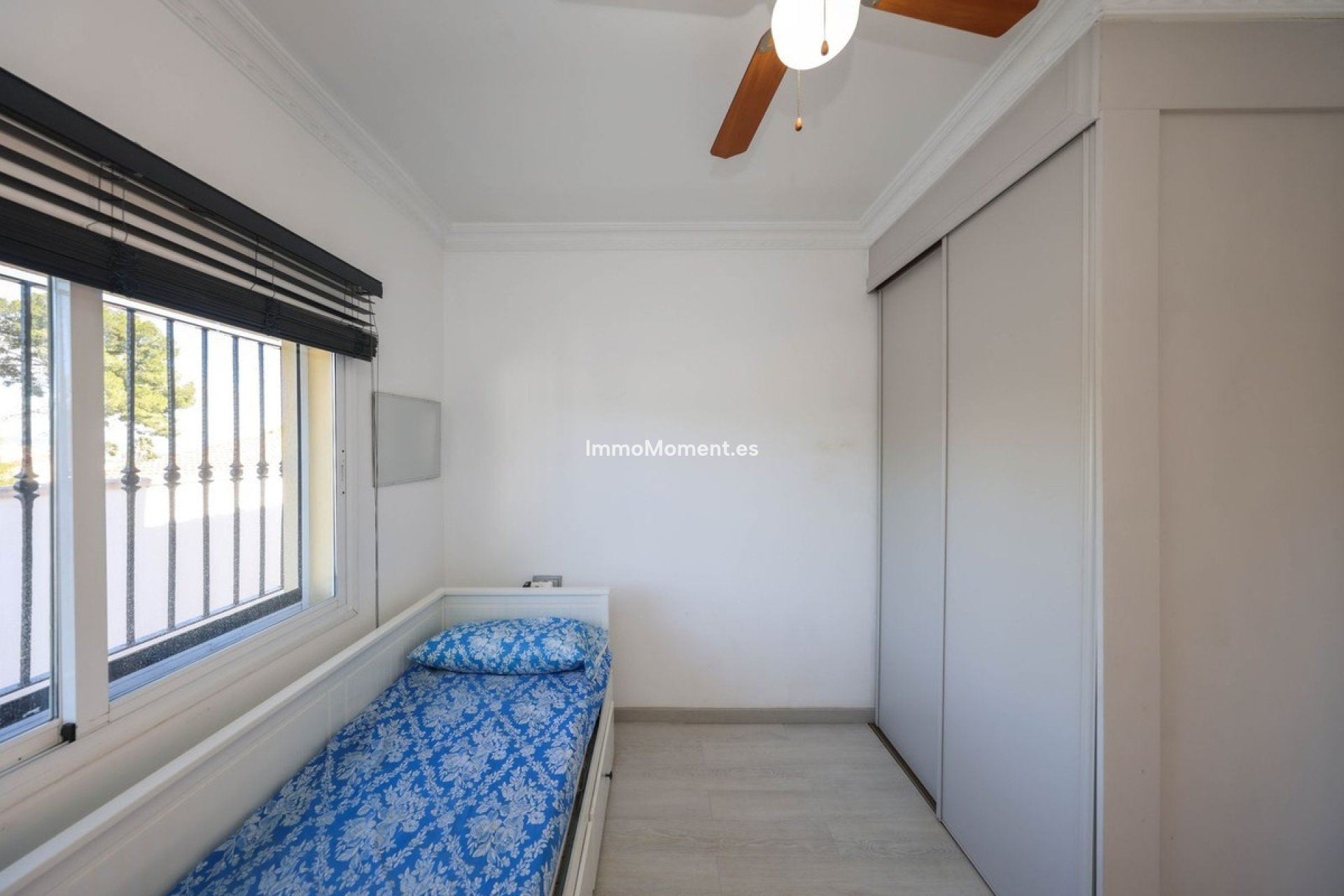 Resale - Villa - Inland  - Coín