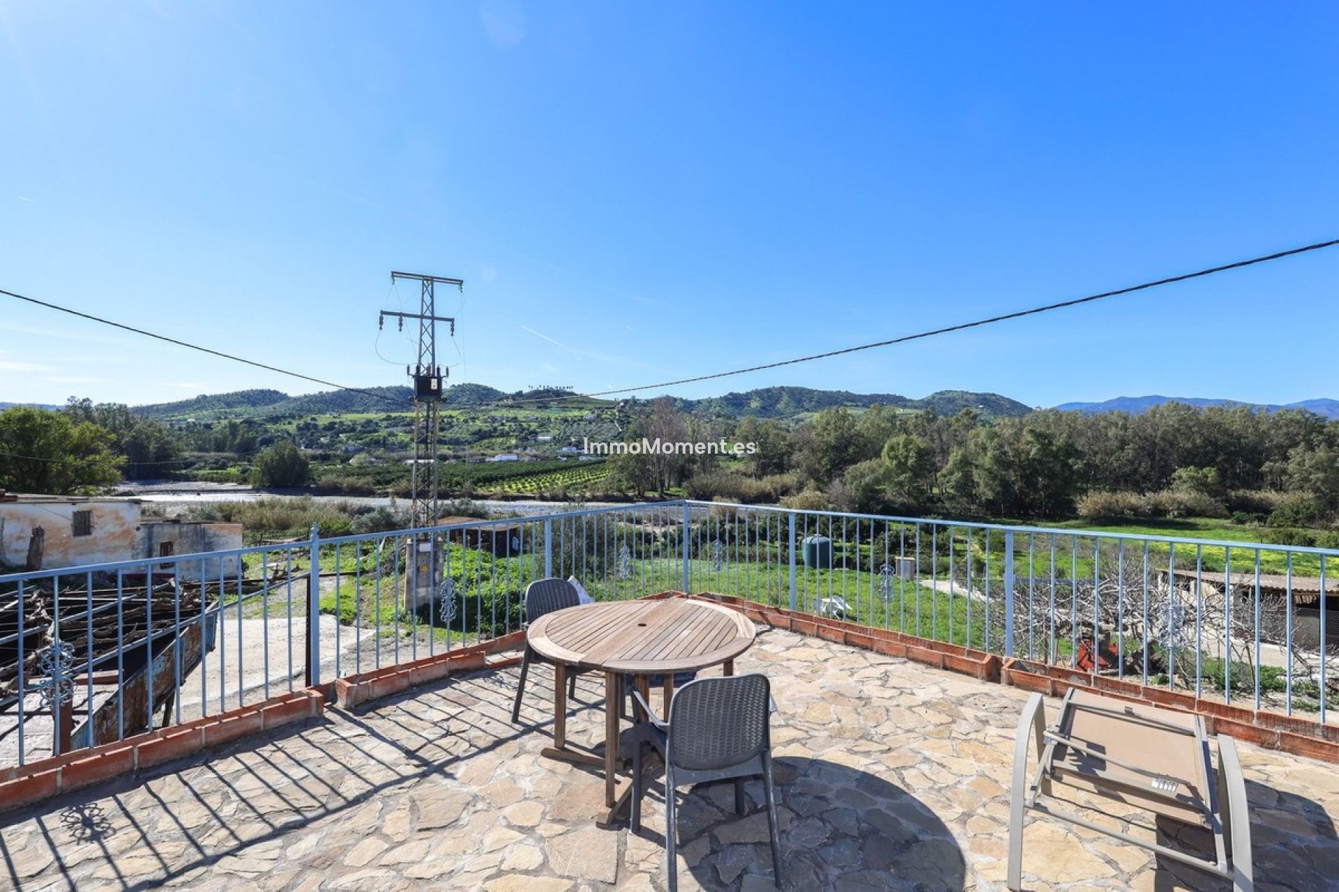 Resale - Villa - Inland  - Coín