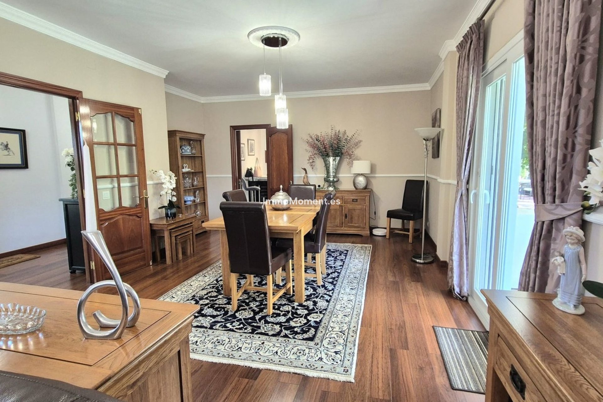 Resale - Villa - Inland  - Coín