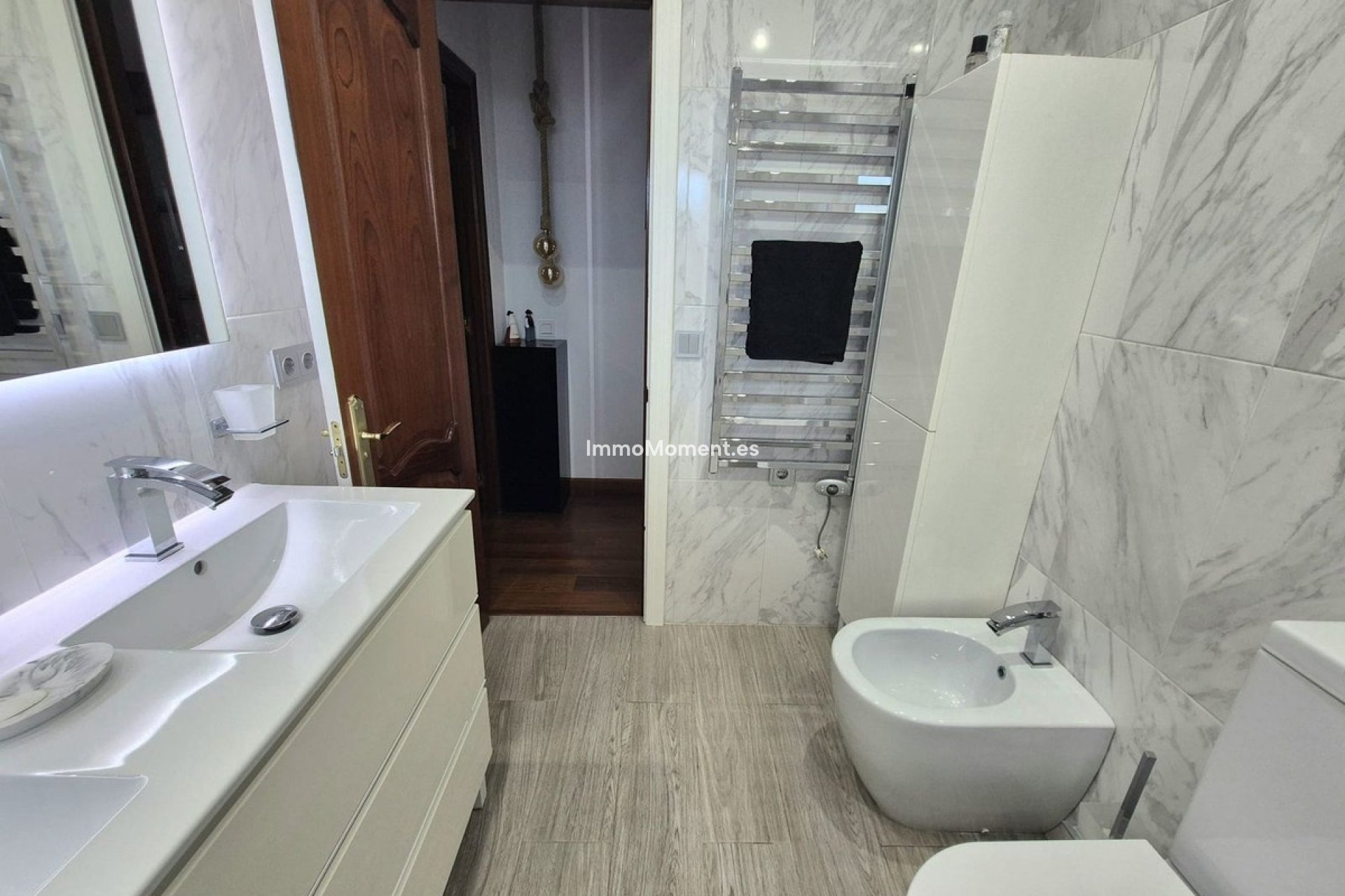 Resale - Villa - Inland  - Coín