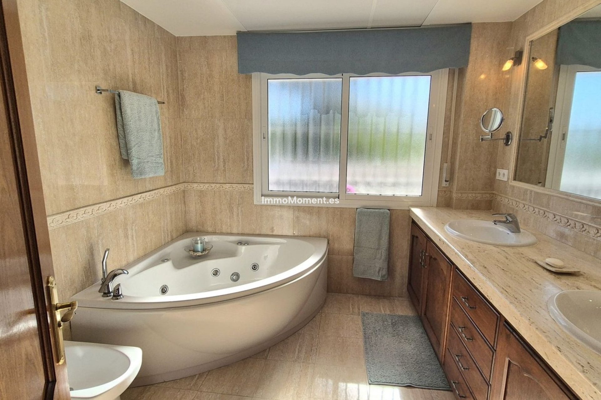 Resale - Villa - Inland  - Coín