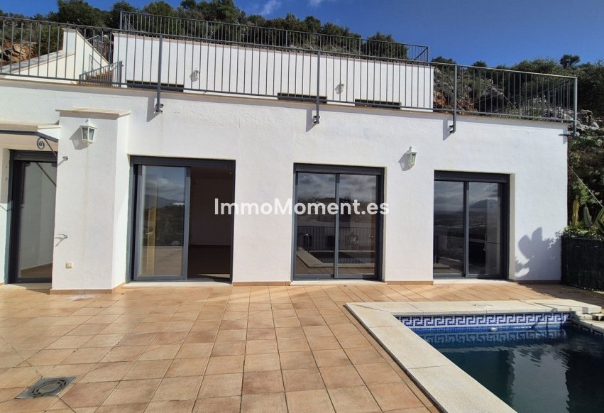 Resale - Villa - Inland  - Coín
