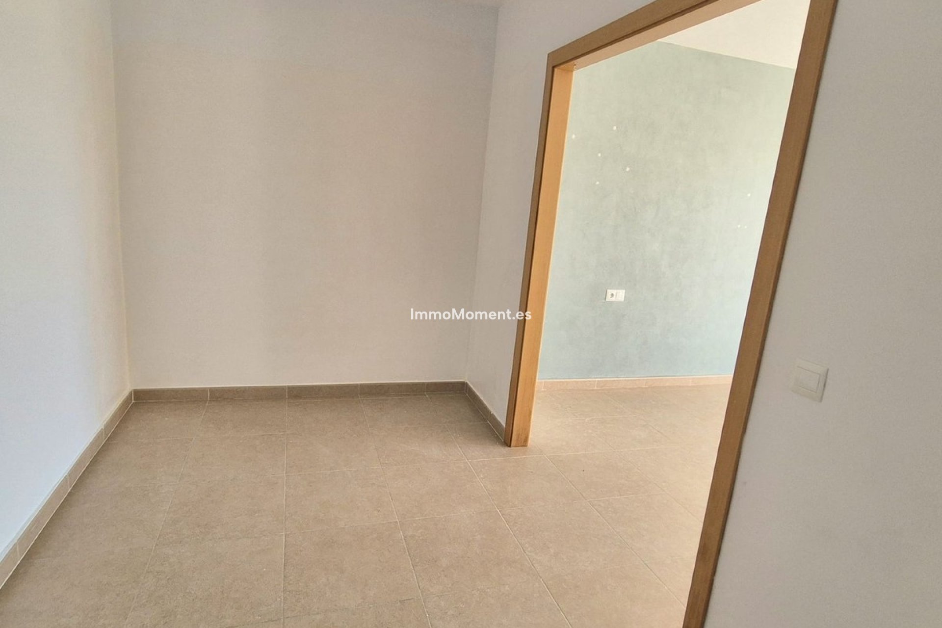 Resale - Villa - Inland  - Coín