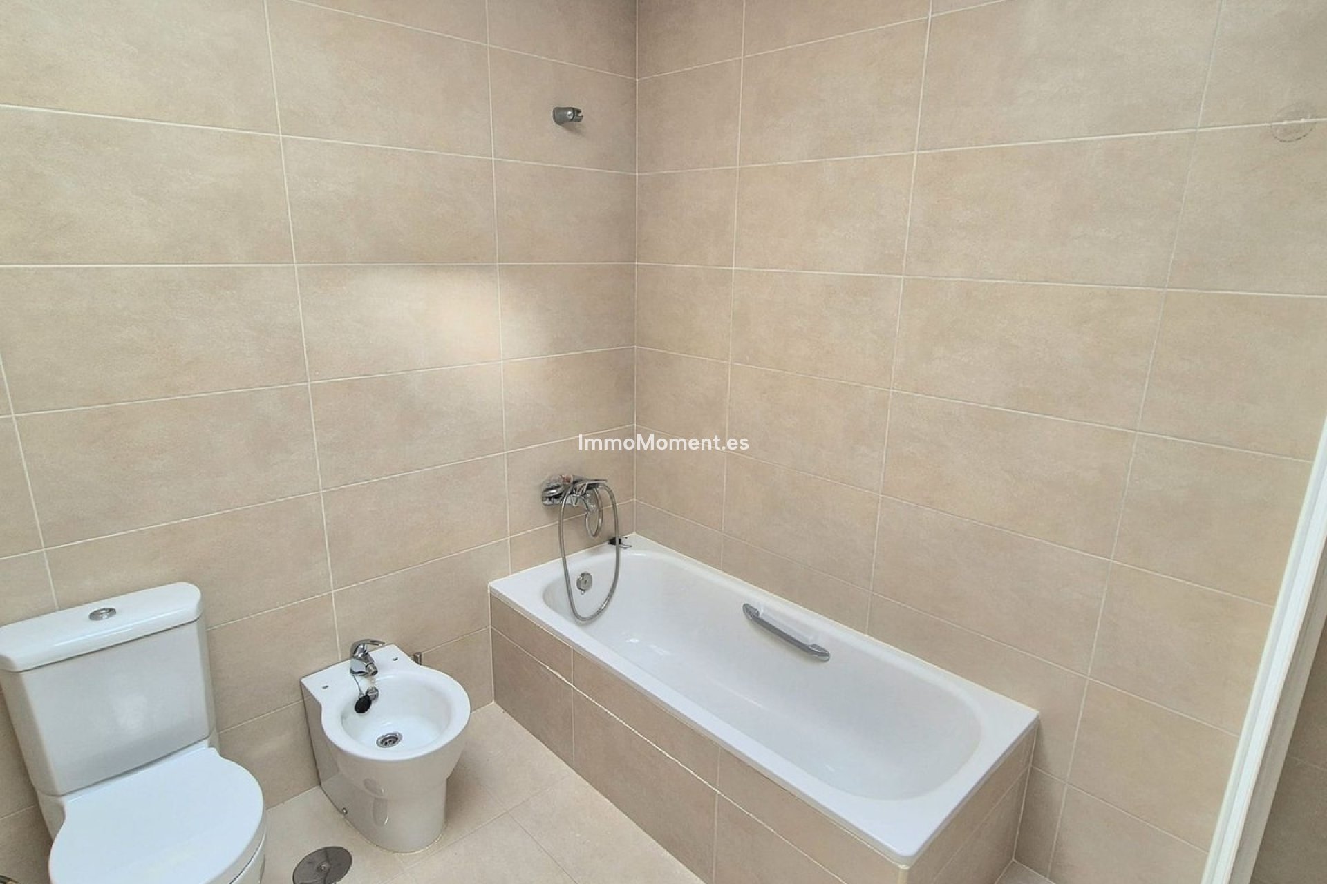 Resale - Villa - Inland  - Coín