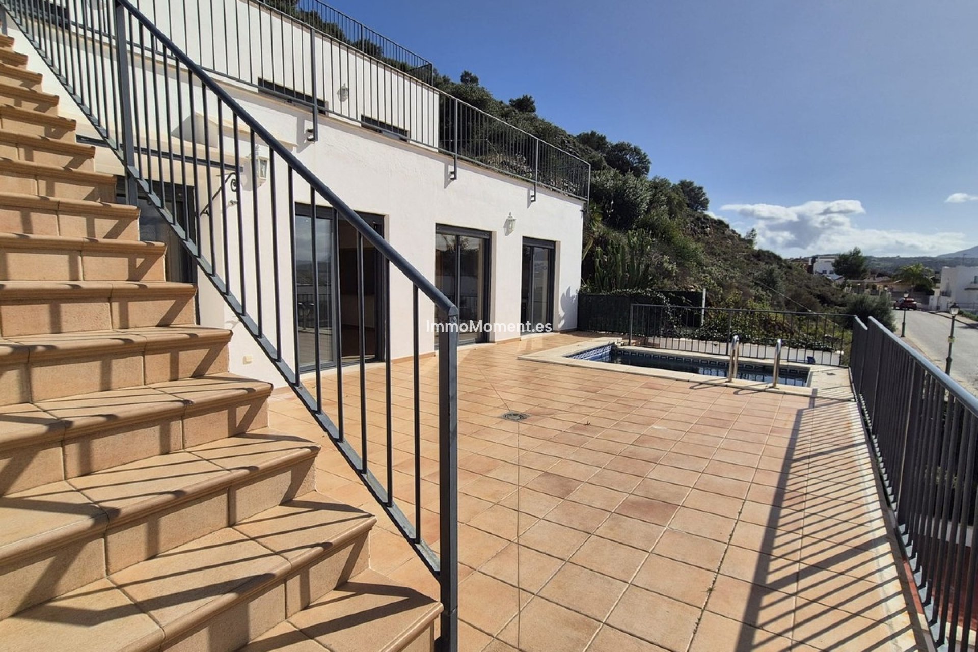 Resale - Villa - Inland  - Coín